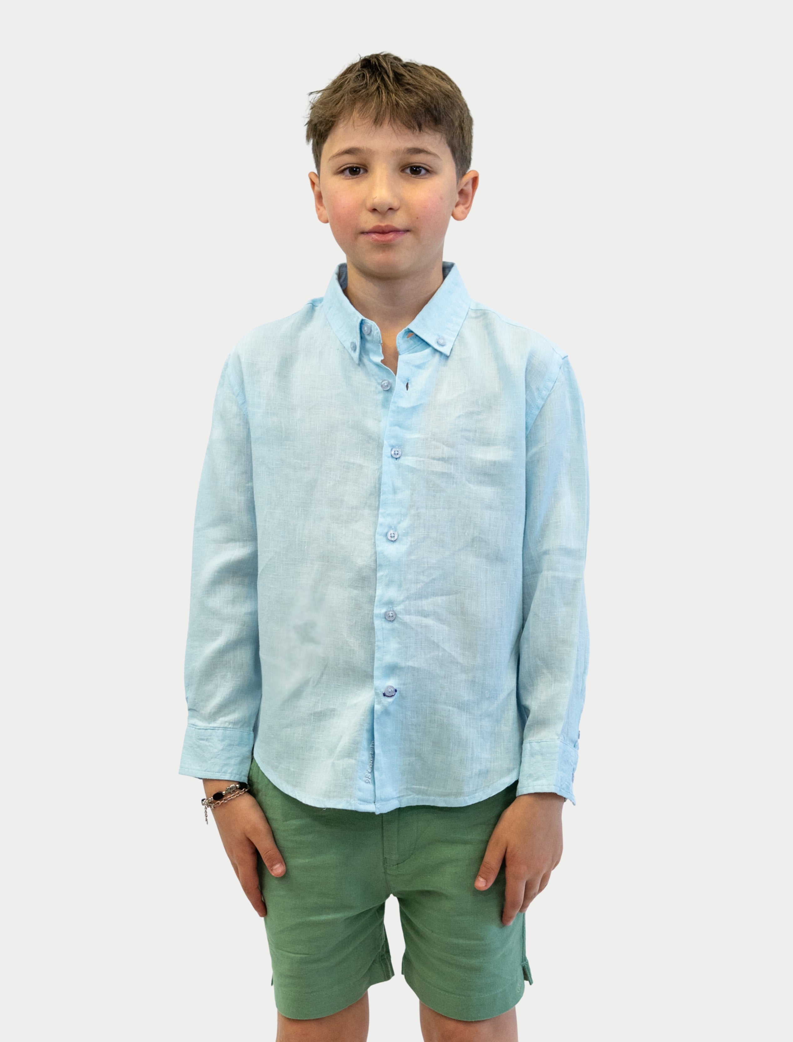Camisa Soft Linen para niño color azul cielo vista de frente