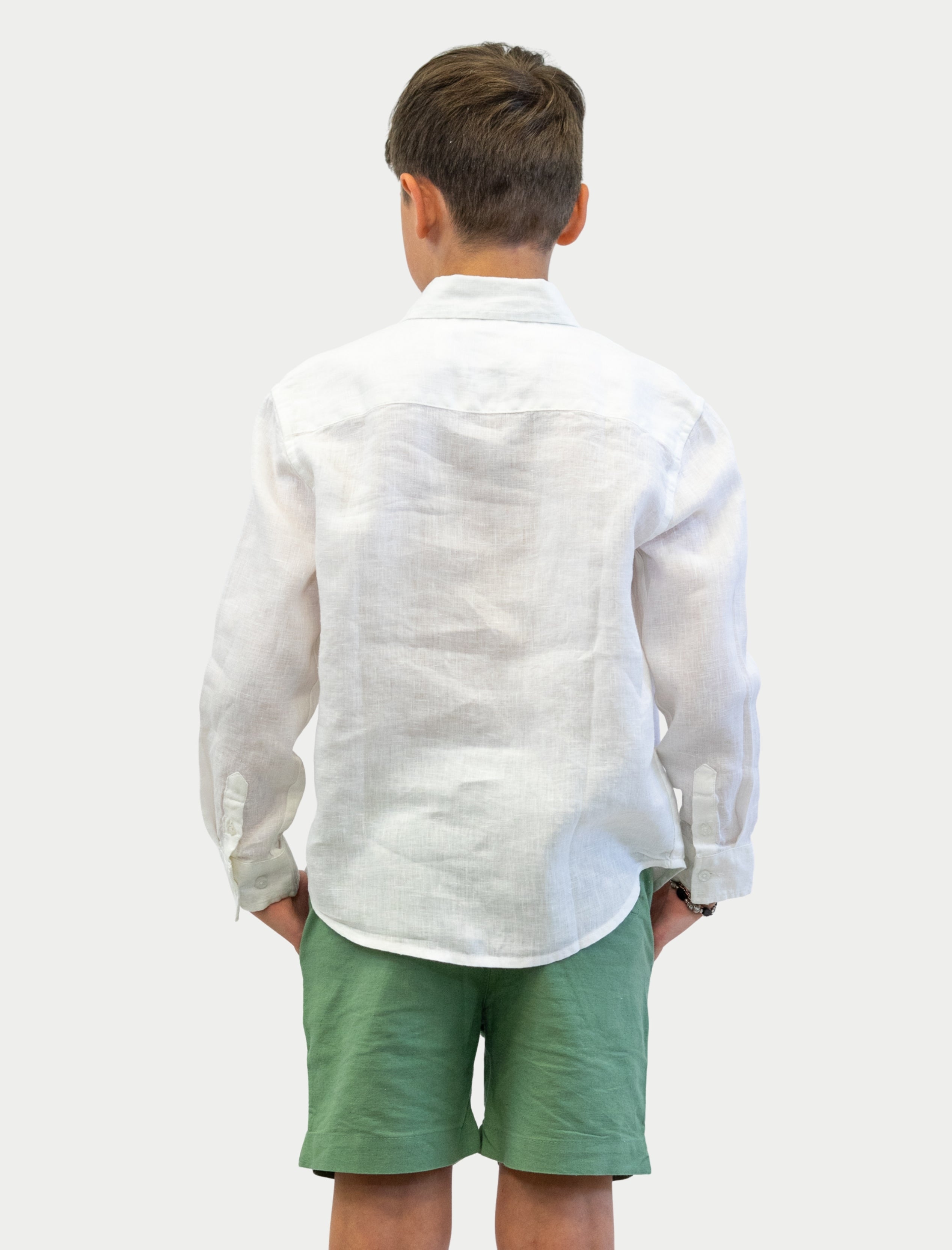 Camisa Soft Linen para niño color blanco vista posterior