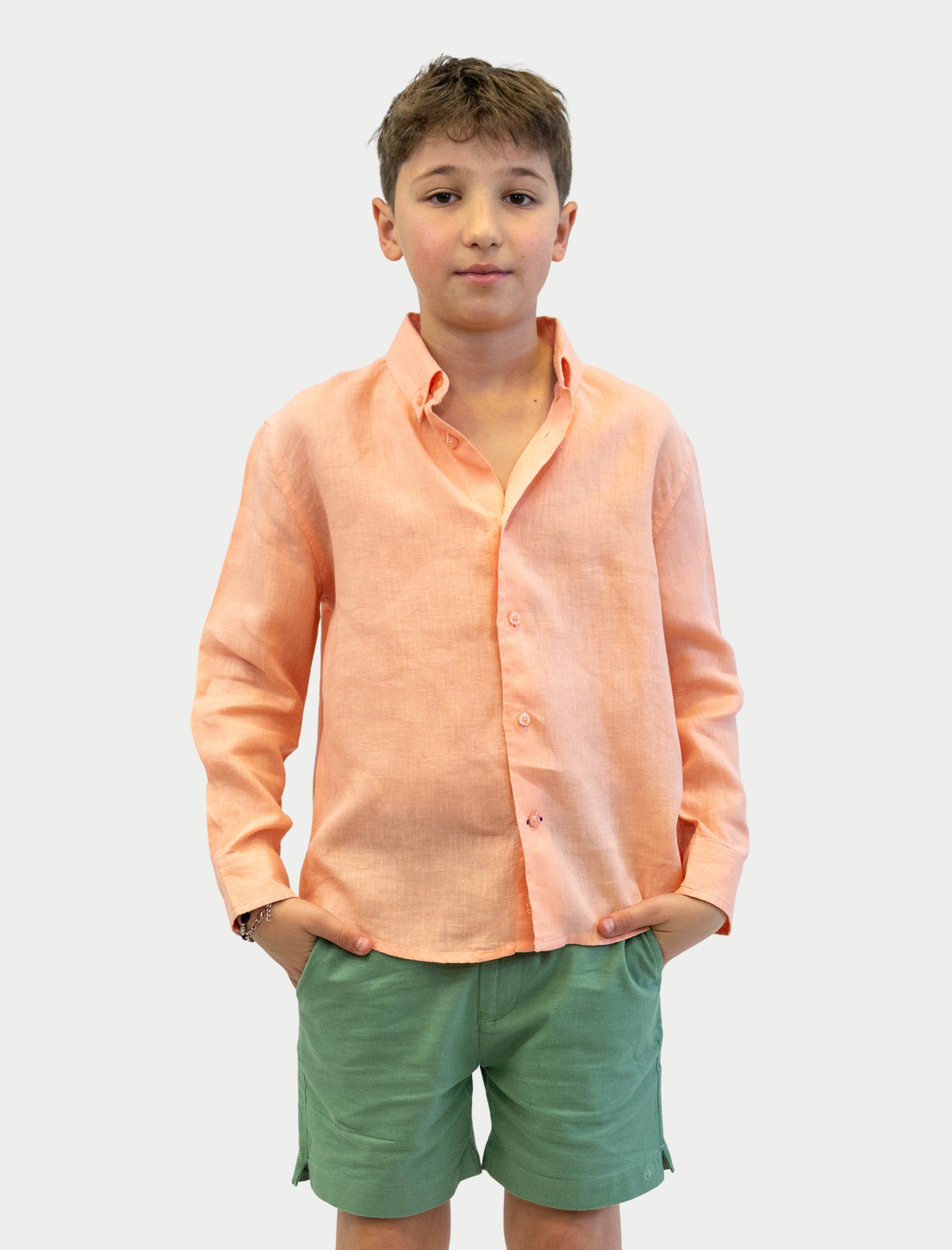 Camisa Soft Linen para niño color salmon vista de frente