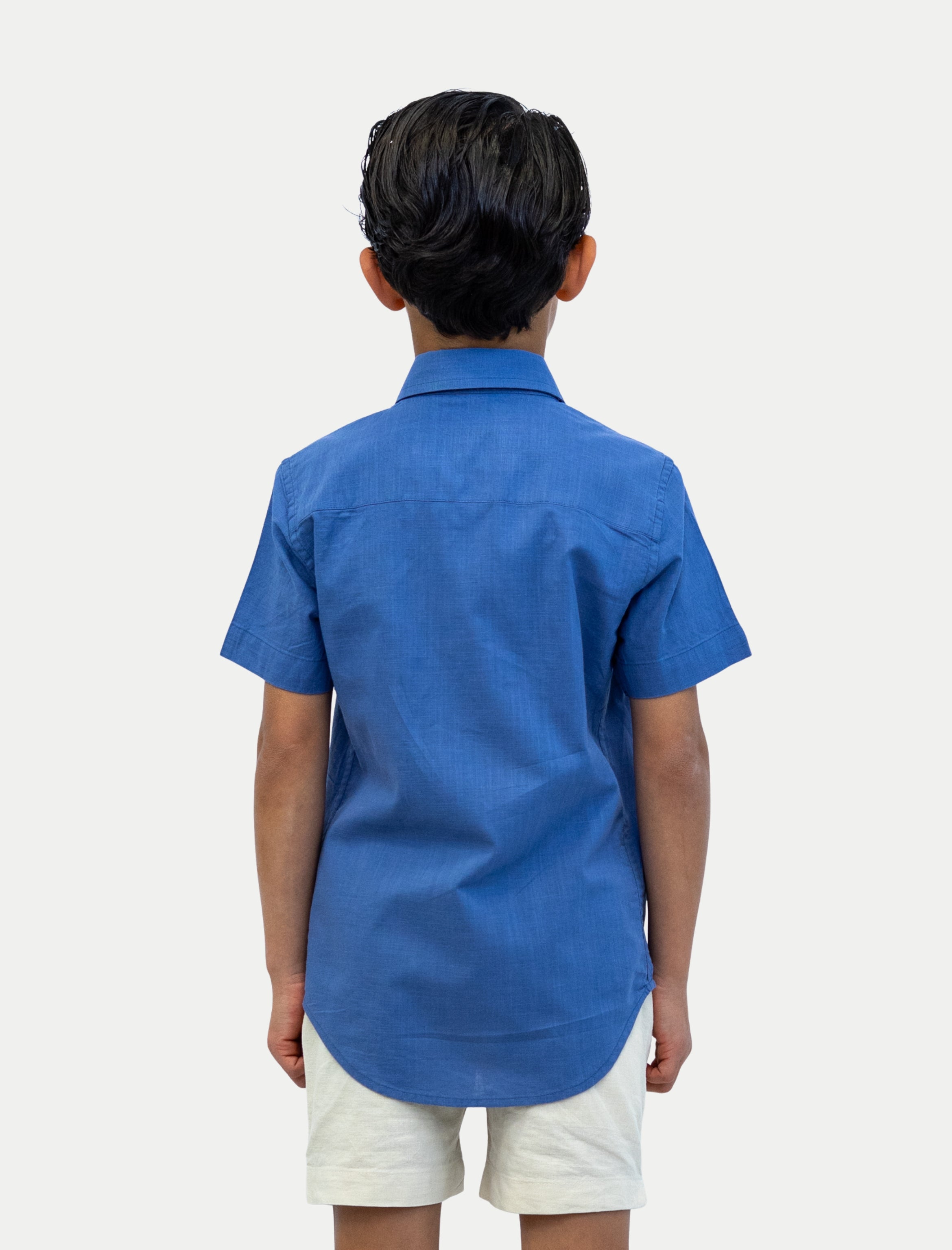 Camisa azul de niño en algodón slub vista de espalda