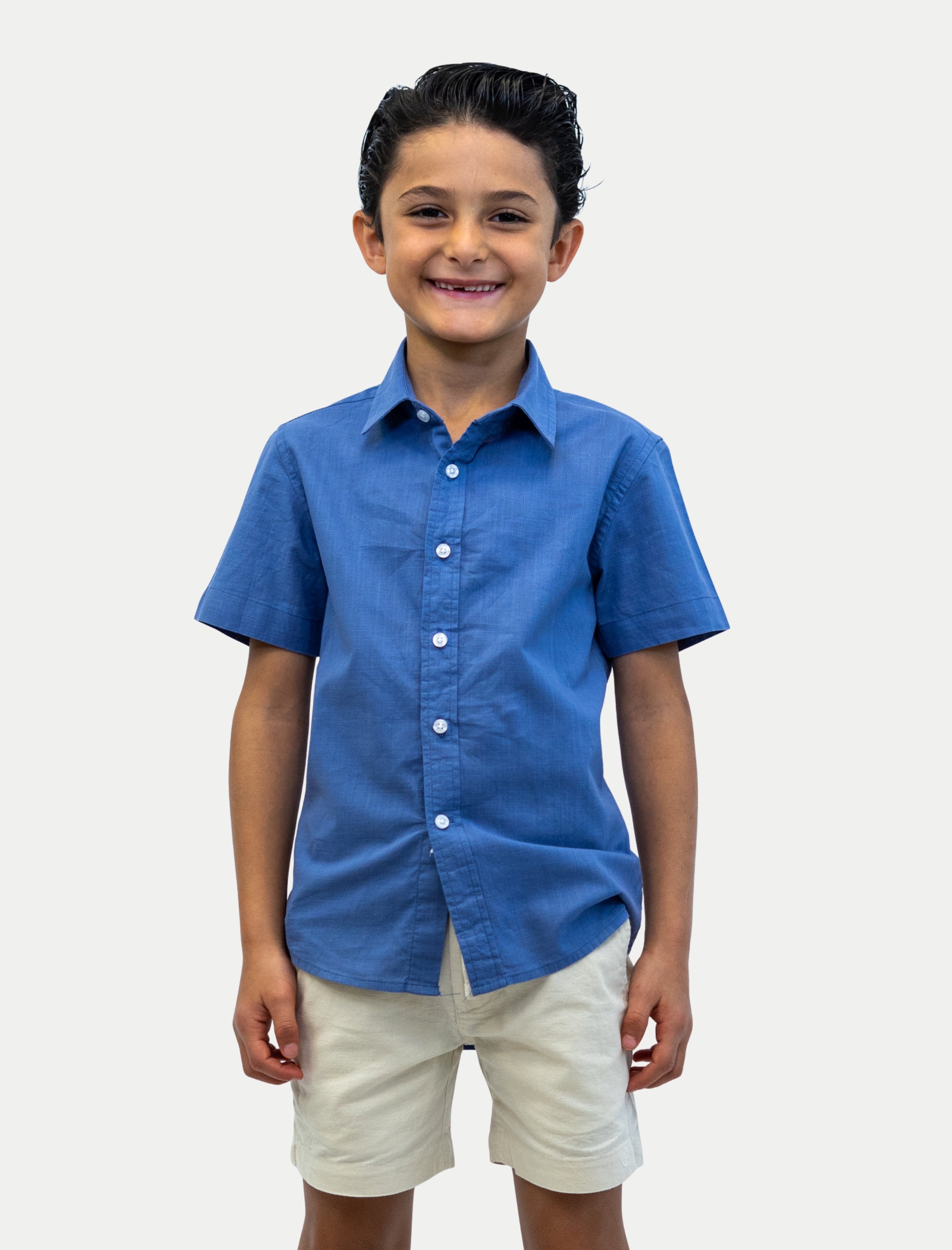 Camisa azul de niño en algodón slub vista de frente