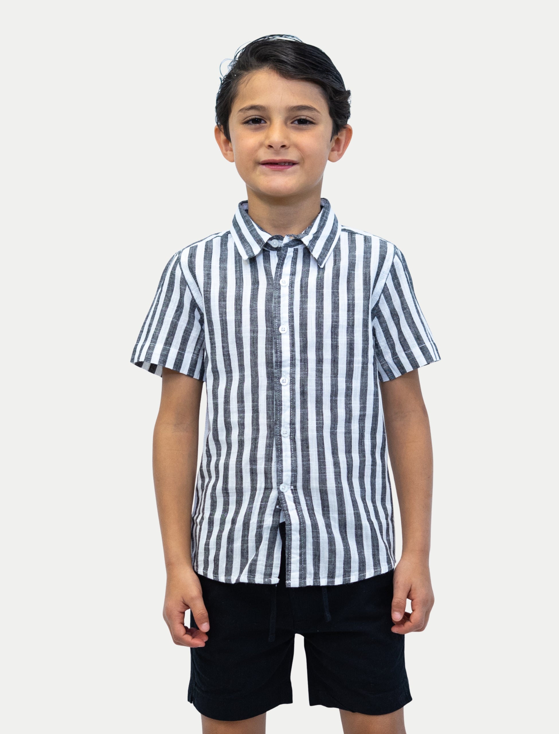 Camisa rayada negropara niño vista de frente