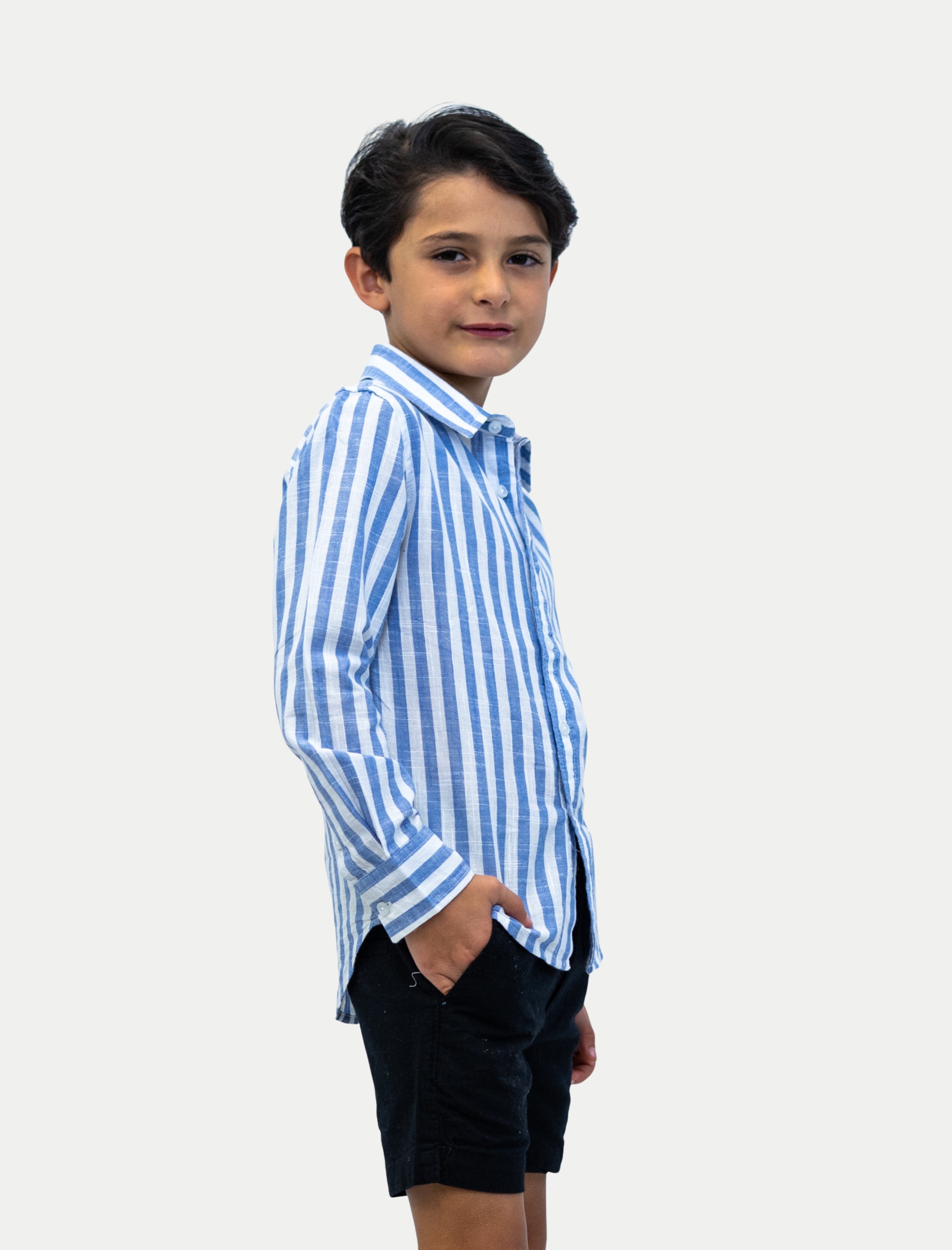 Camisa rayada azul de niño en algodón slub vista de espalda