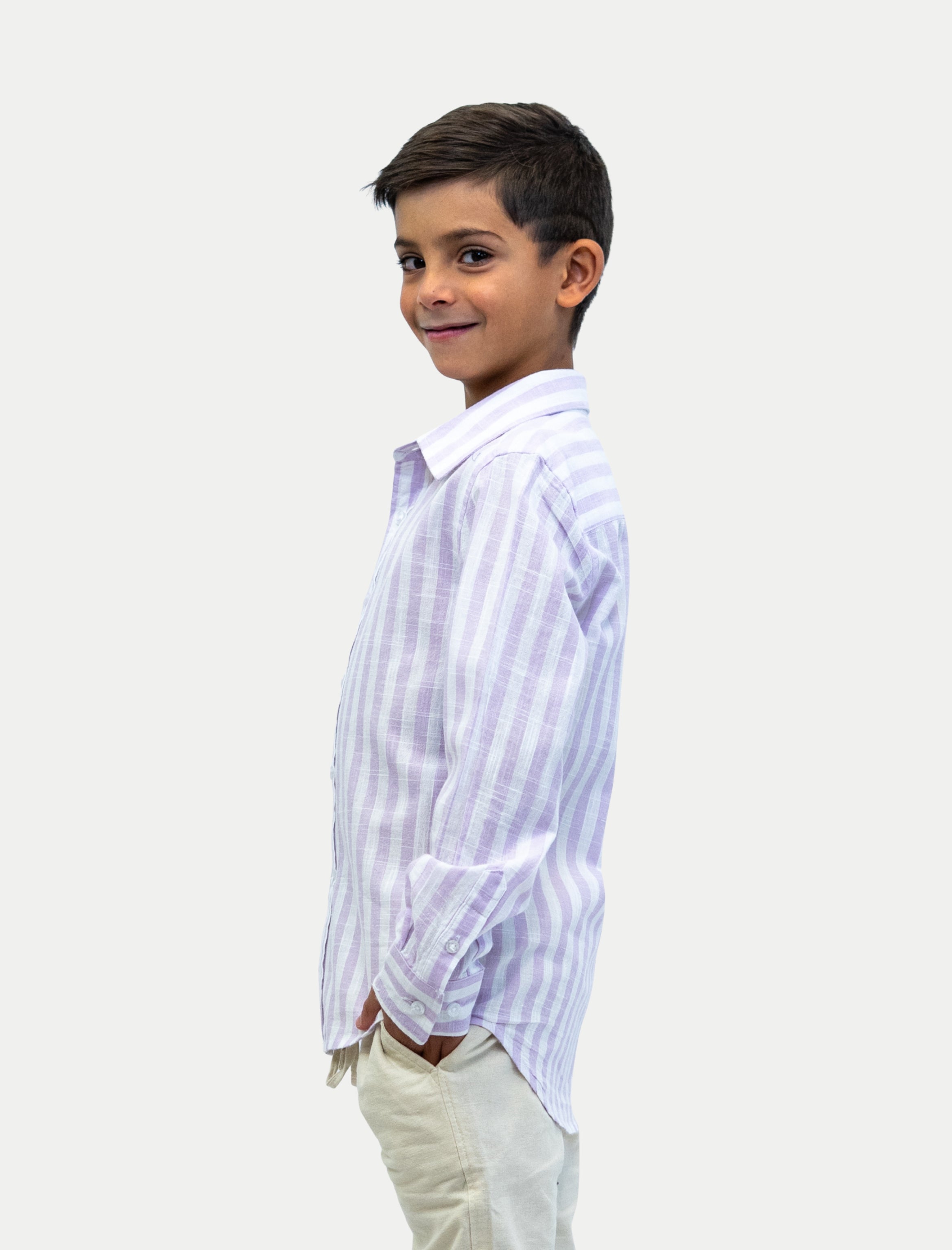 Camisa rayada lila de niño en algodón slub vista de lado