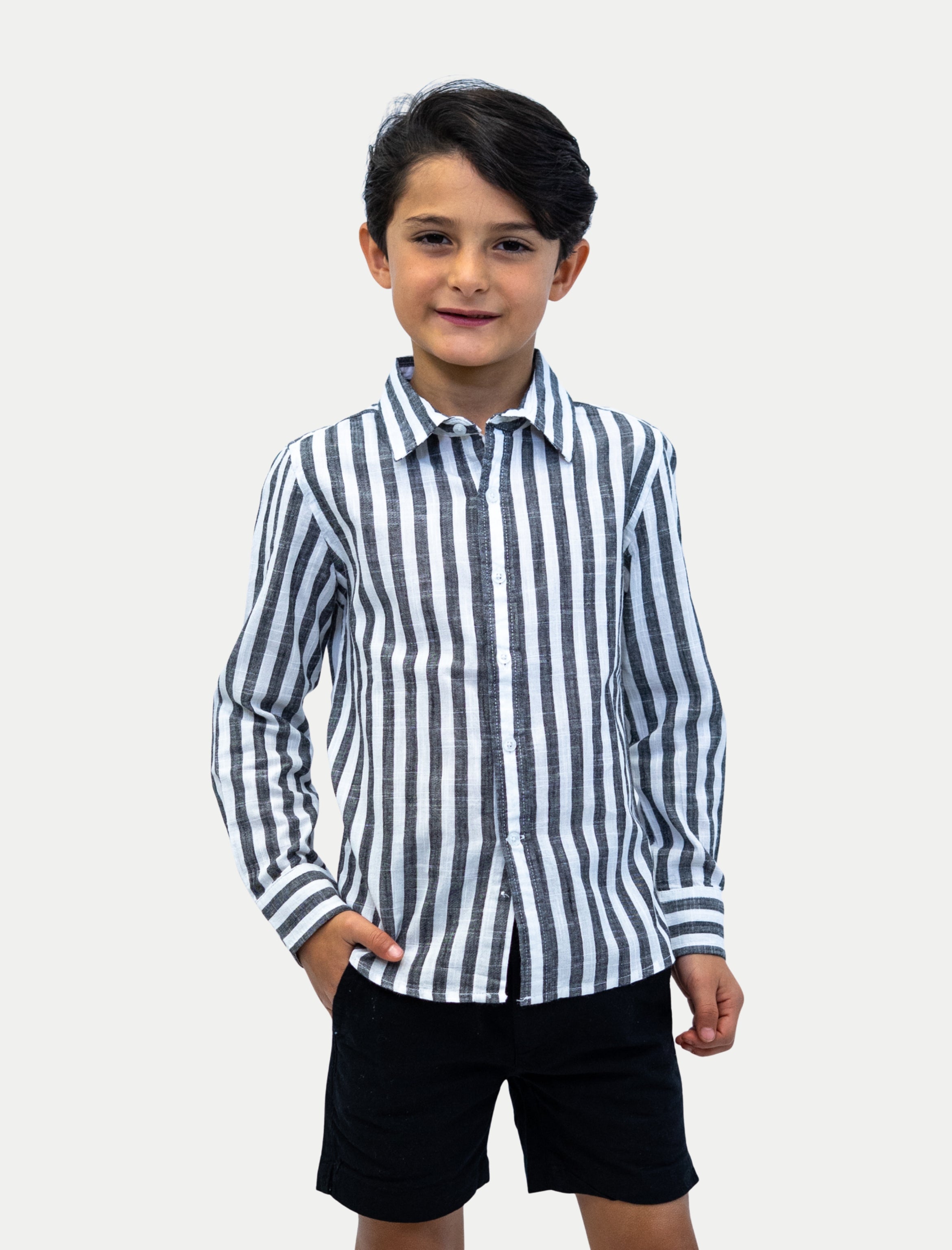 Camisa rayada negra de niño en algodón slub vista de frente