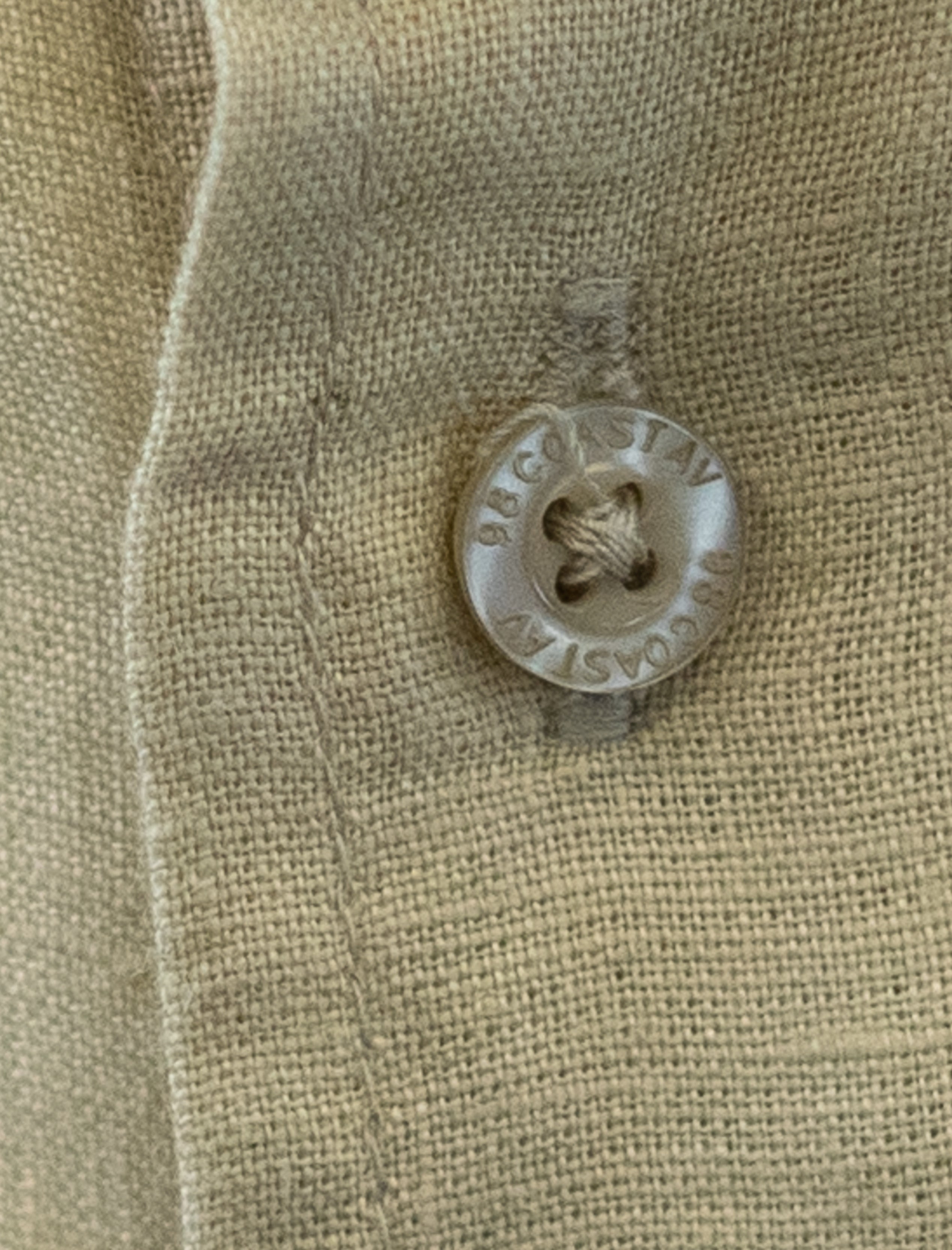 Detalle de camisa Soft Linen niño color arena