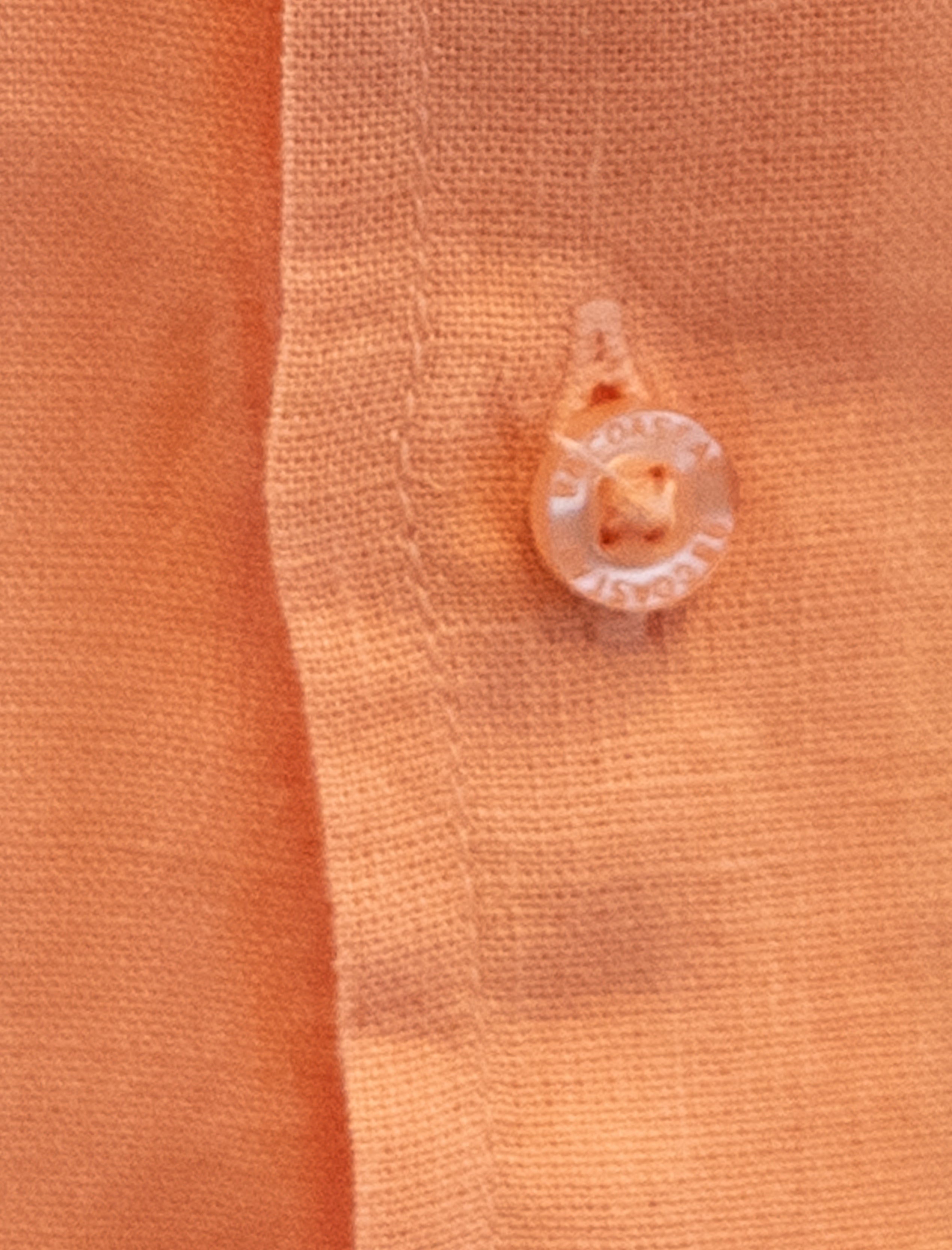 Detalle de camisa Soft Linen niño color salmon