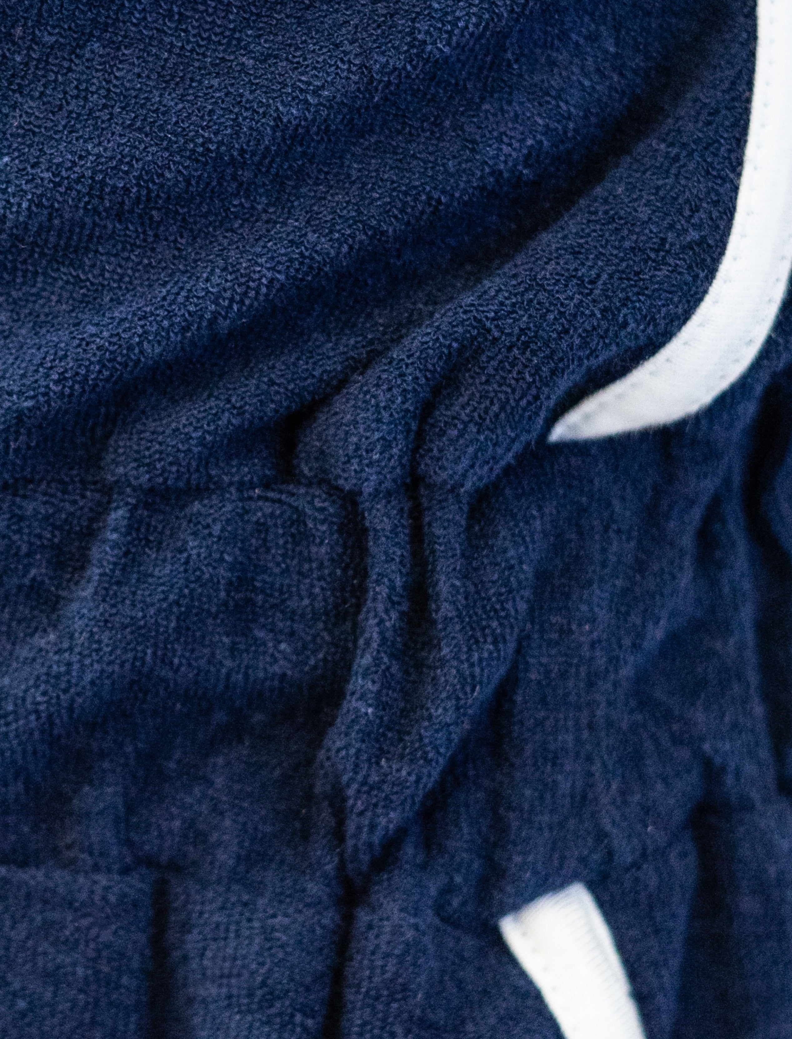 Jumper de toalla para niña azul marino detalle