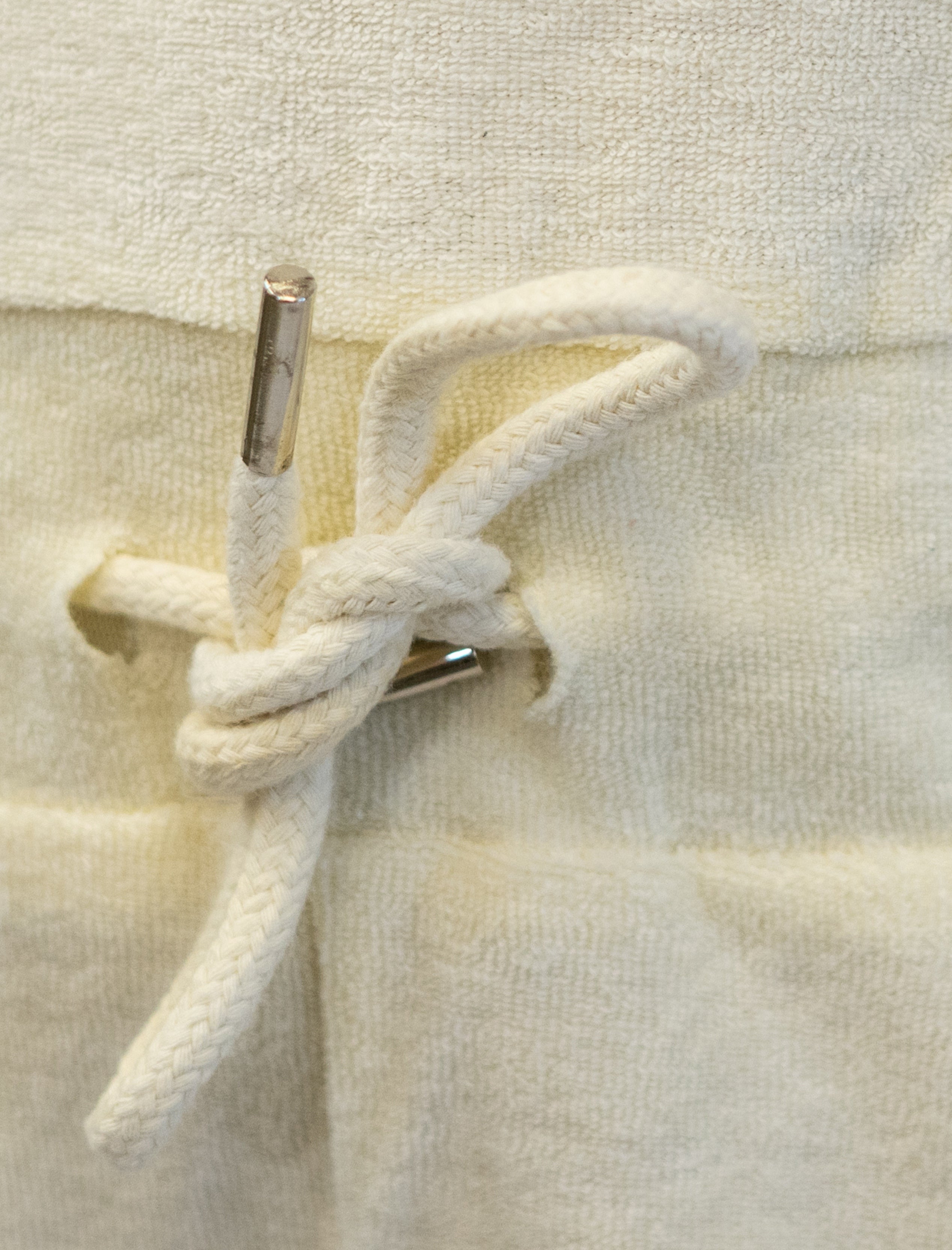 Jumper de toalla para niña blanco detalle