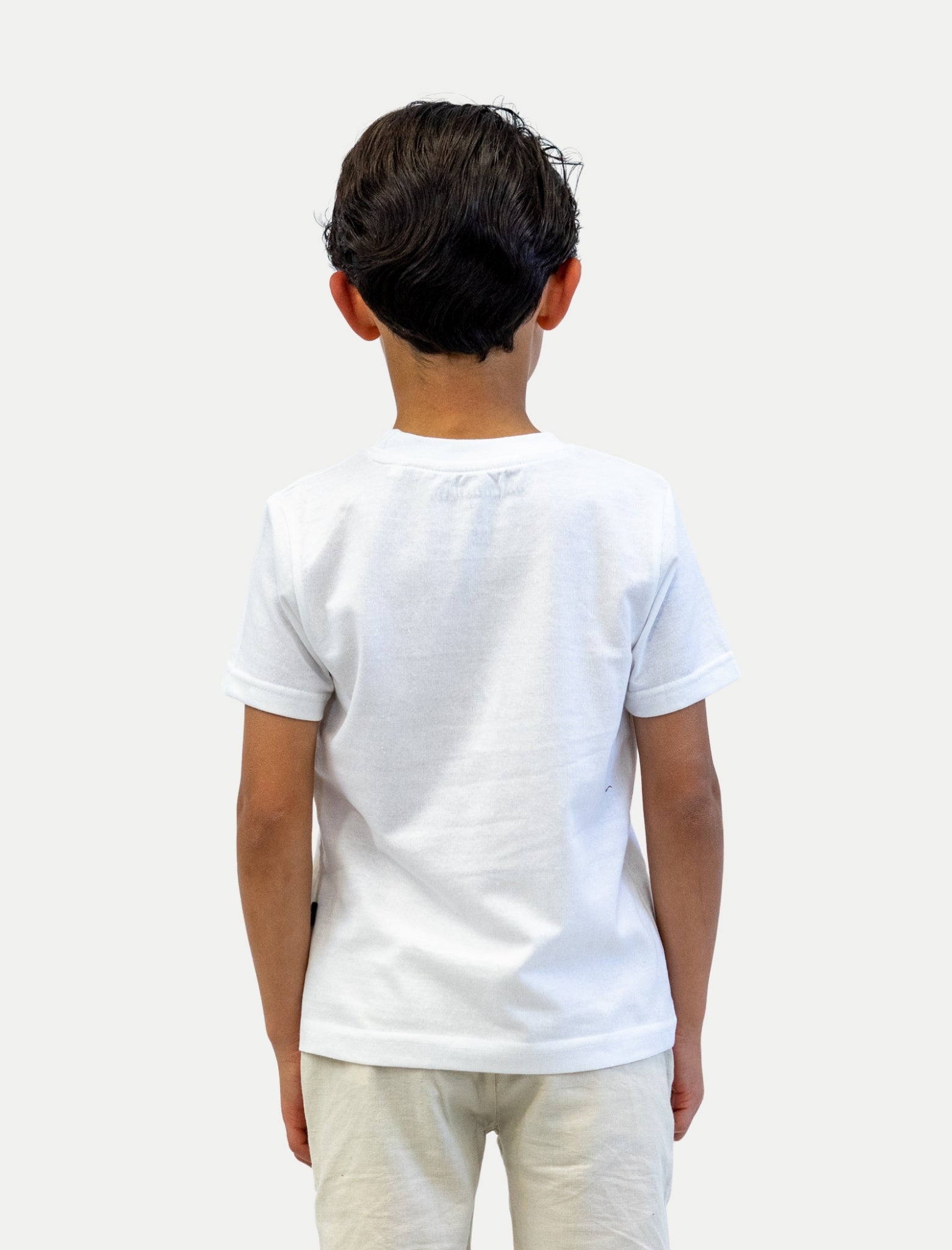 Playera Crown 98 para niño color blanco vista posterior