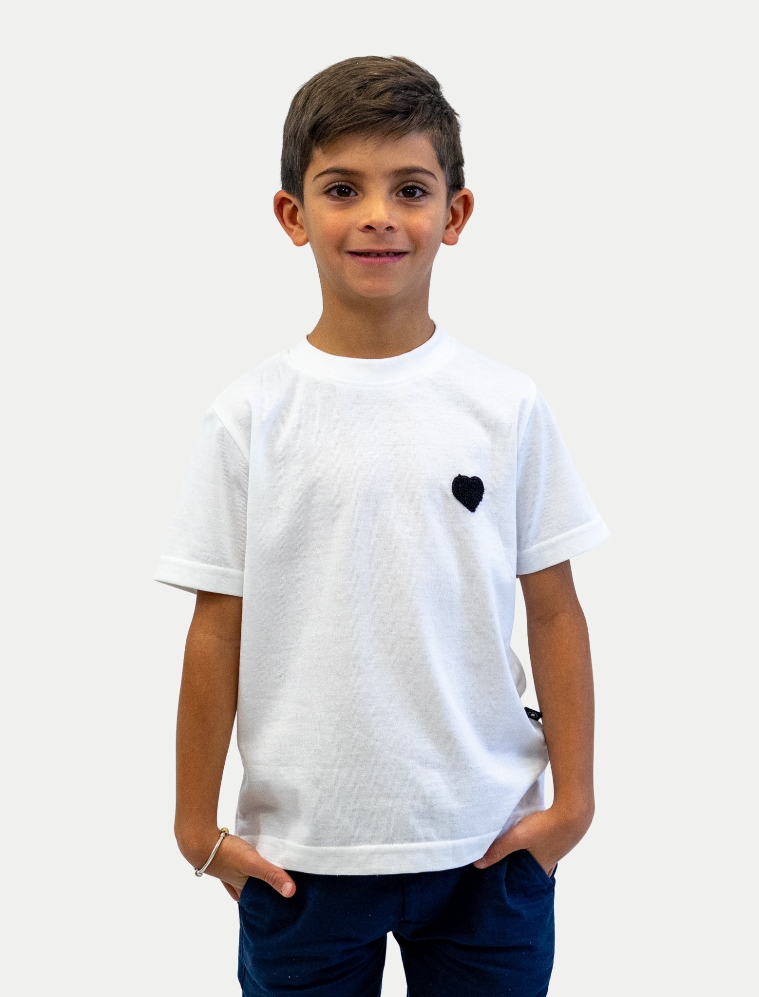 Playera Heart para niño color blanco vista de frente