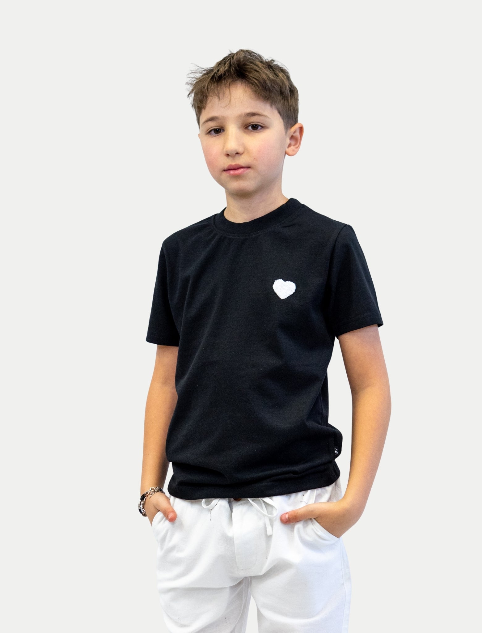 Playera Duck para niño color negro vista de frente