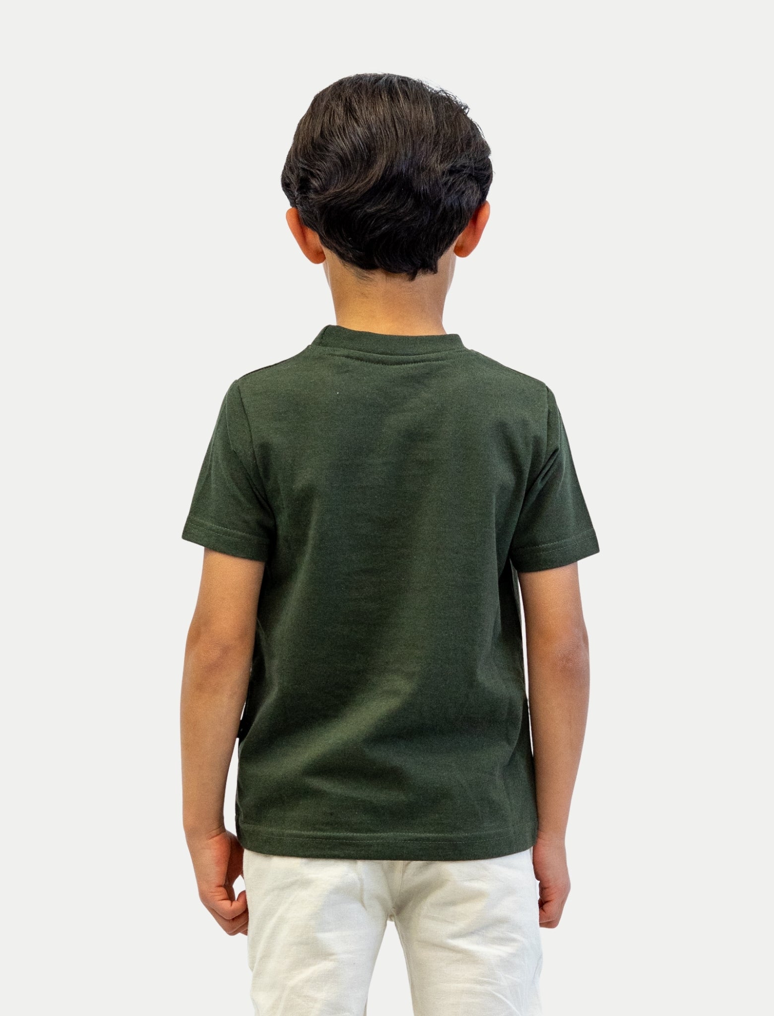 Playera Lucky para niño color olivo vista posterior