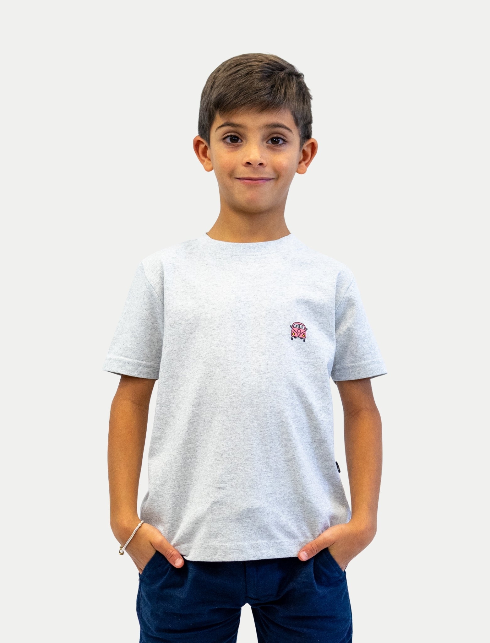 Playera Minivan para niño color gris vista de frente