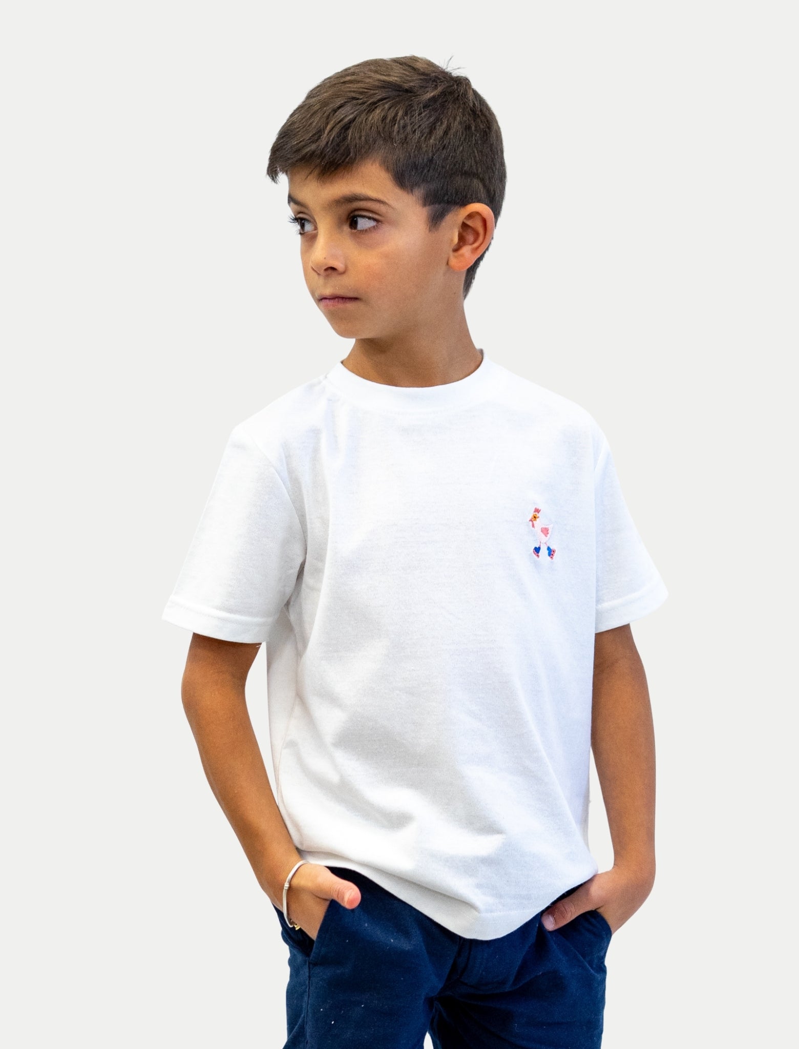 Playera Skating Hen para niño color blanco vista de frente