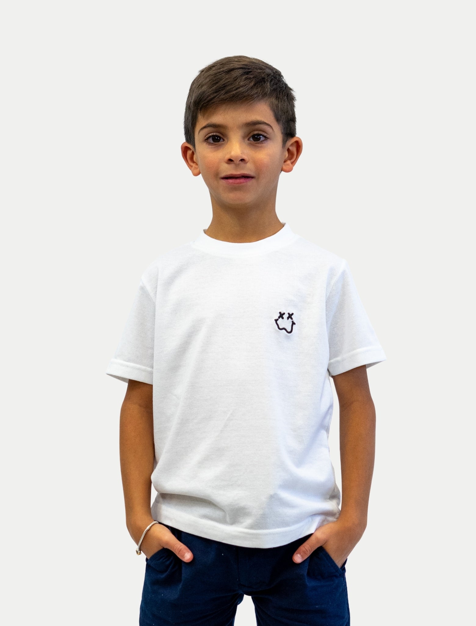Playera Smile XX para niño color blanco vista de frente