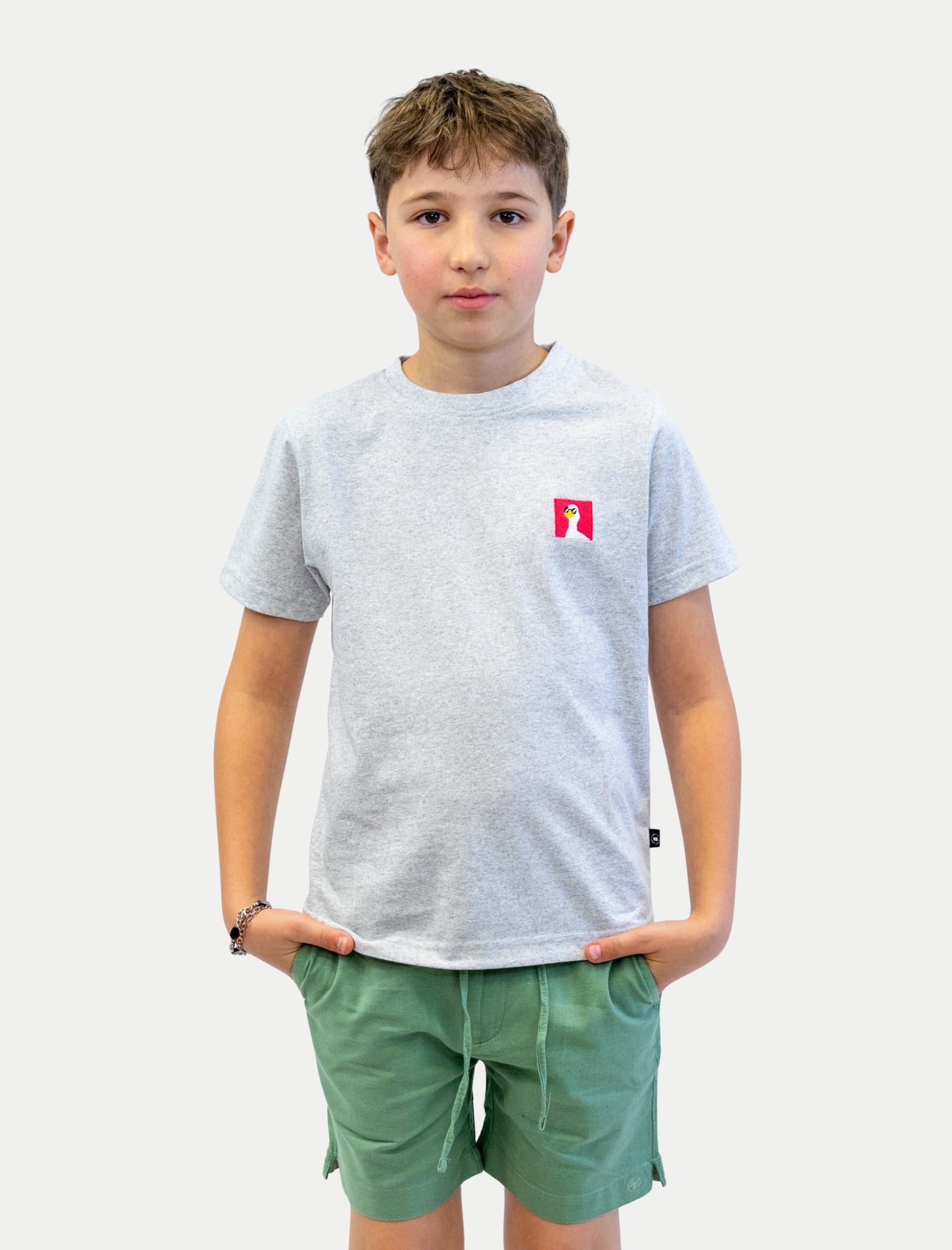 Playera Summer Duck para niño color gris vista de frente