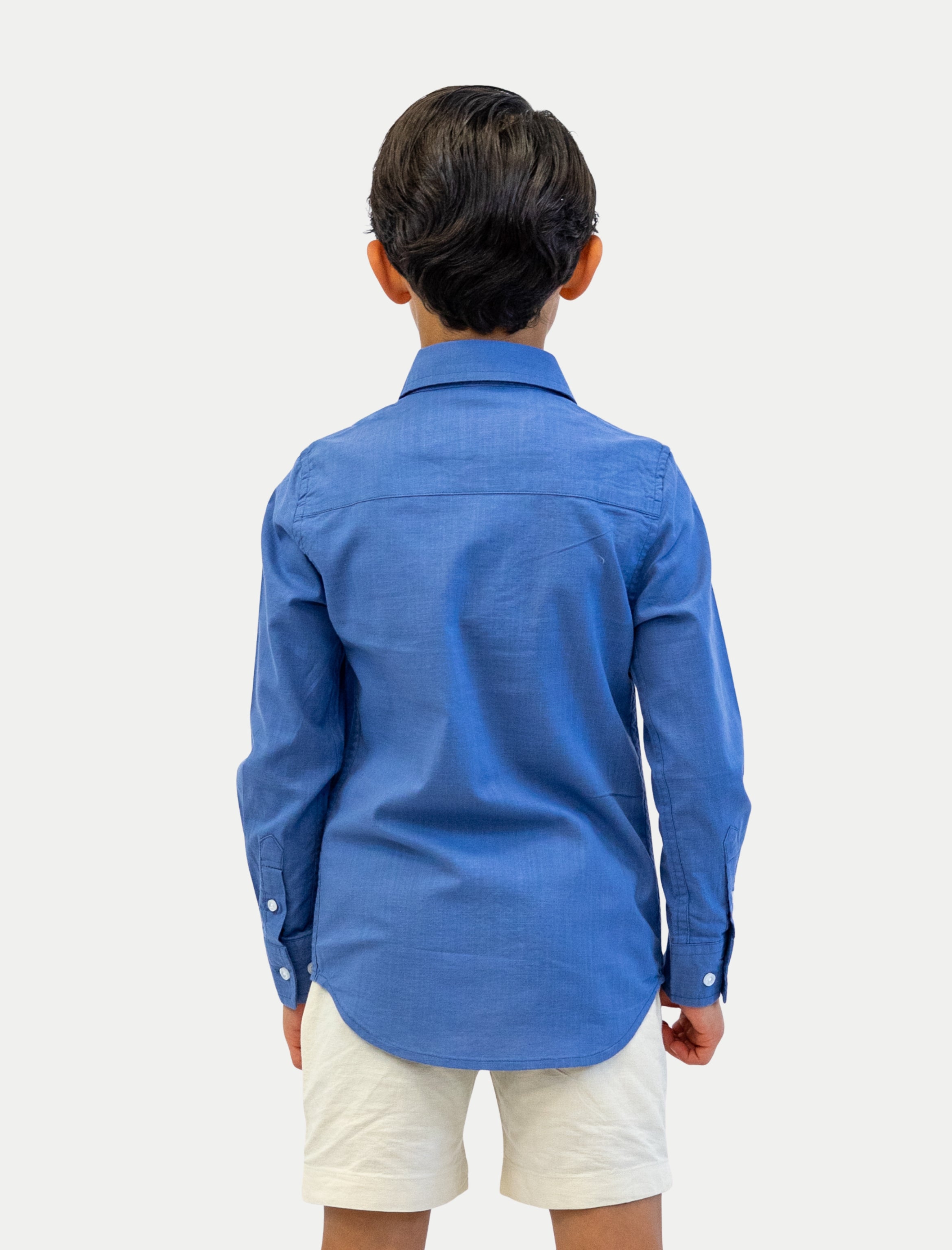 Camisa azul para niño en algodón slub vista de espalda