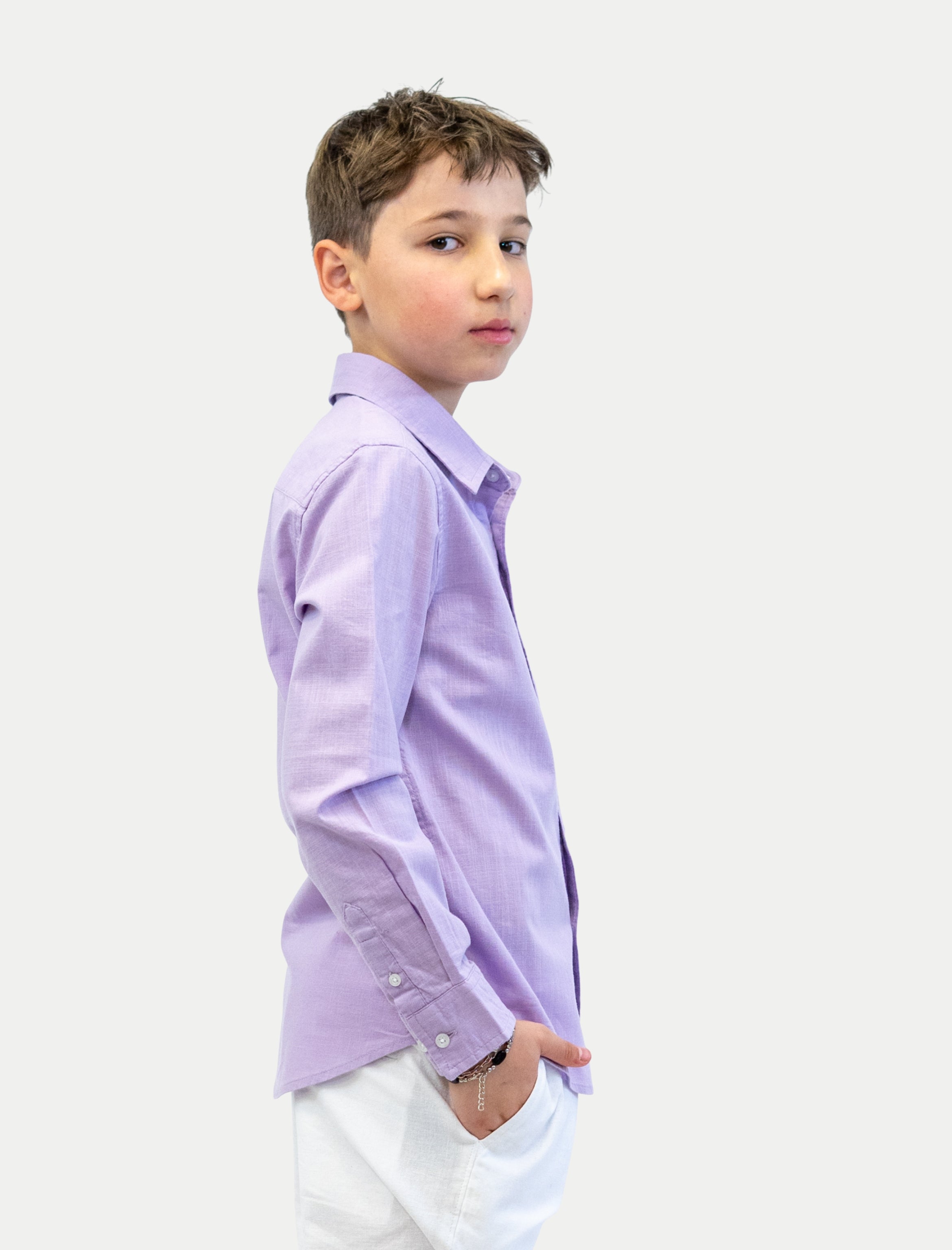 Camisa lila para niño en algodón slub vista de lado
