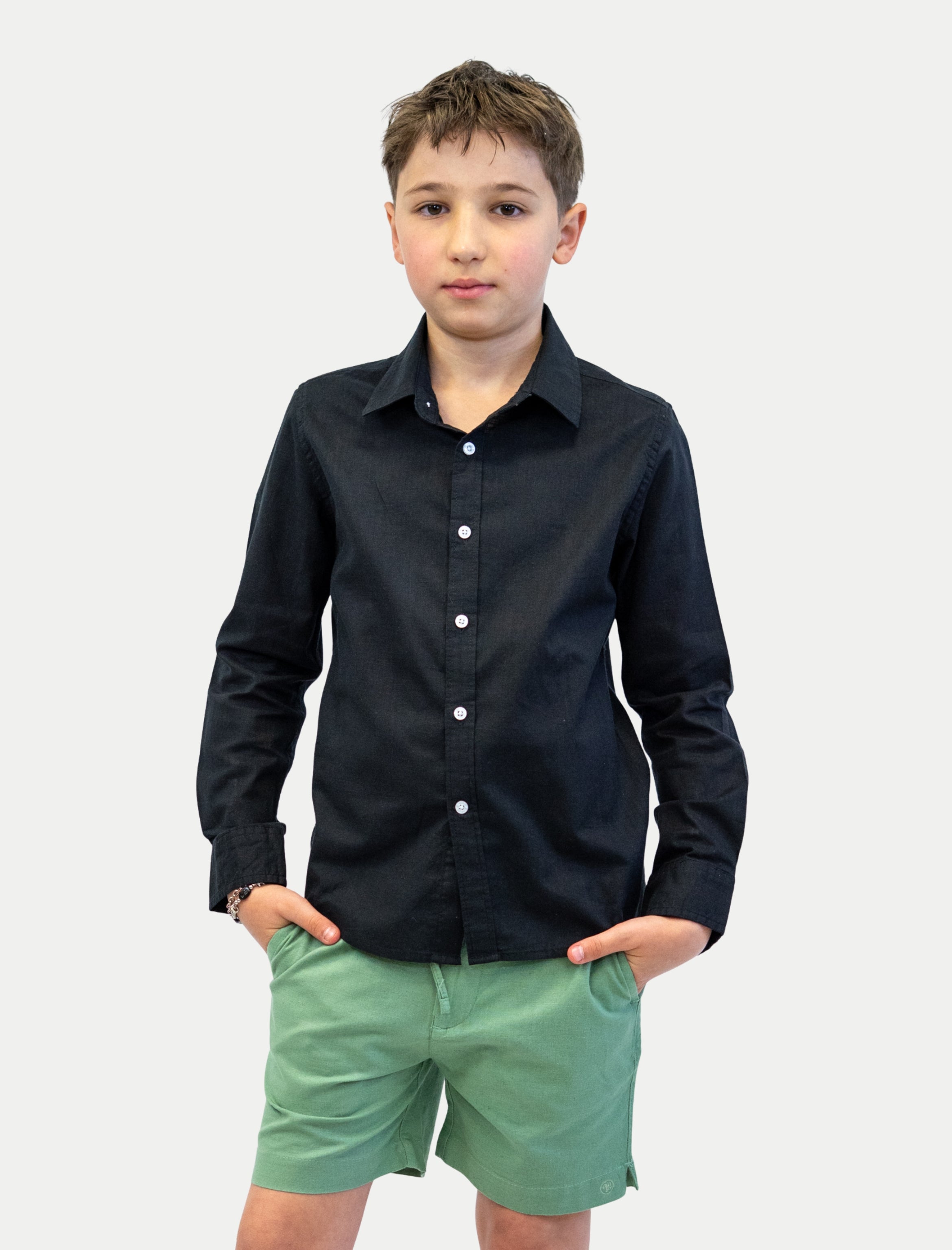 Camisa negropara niño en algodón slub vista de frente