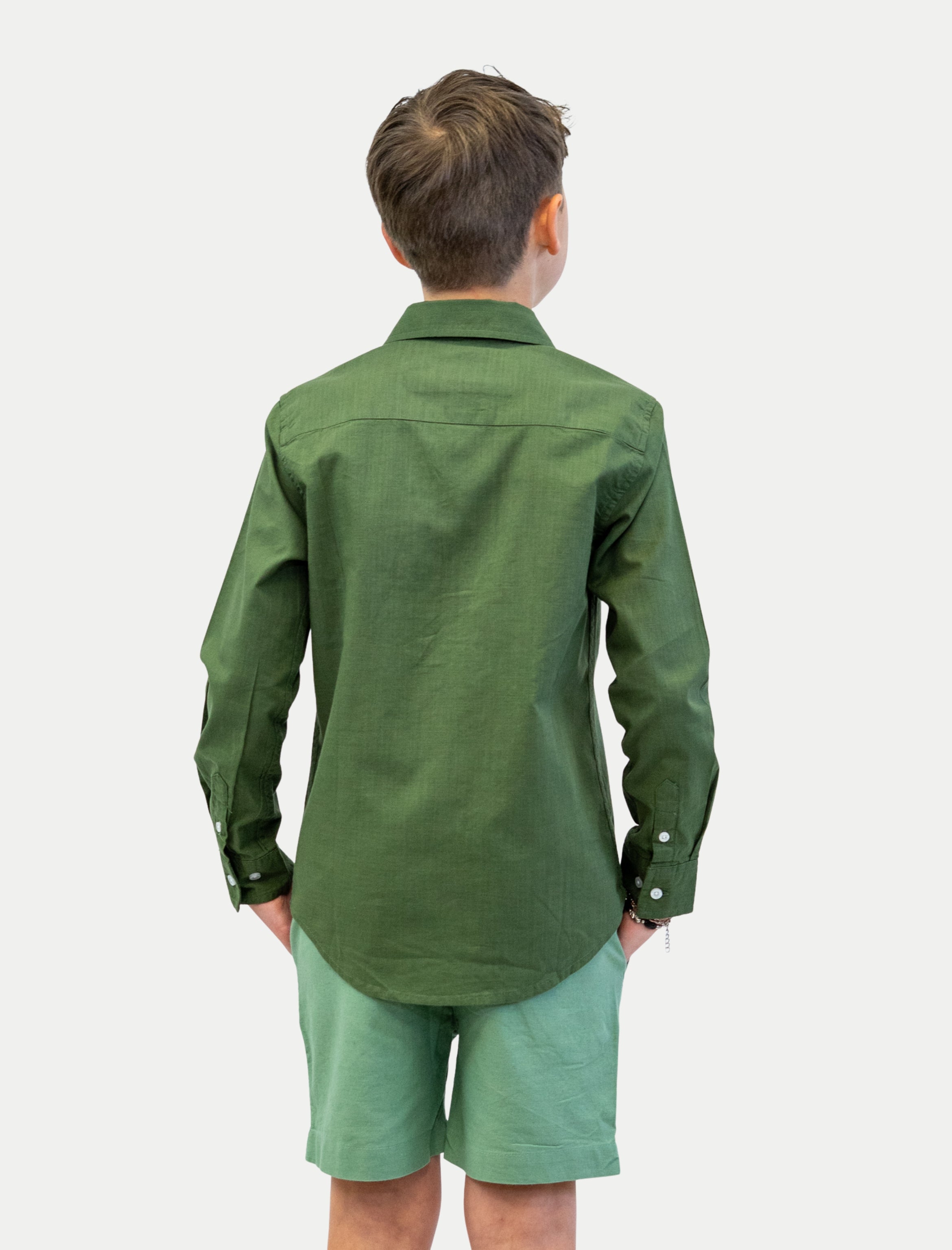 Camisa olivo para niño en algodón slub vista de espalda