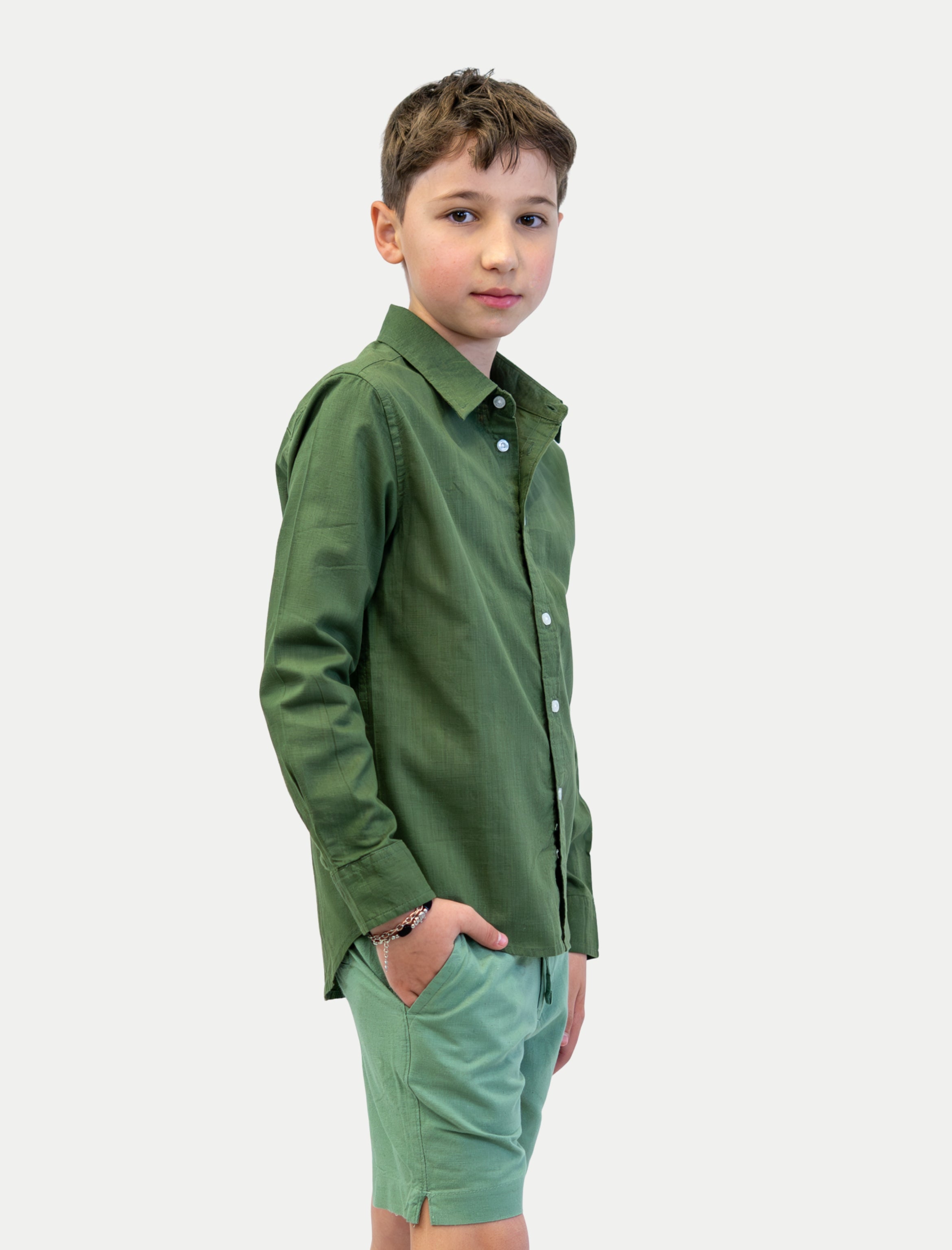Camisa olivo para niño en algodón slub vista de lado