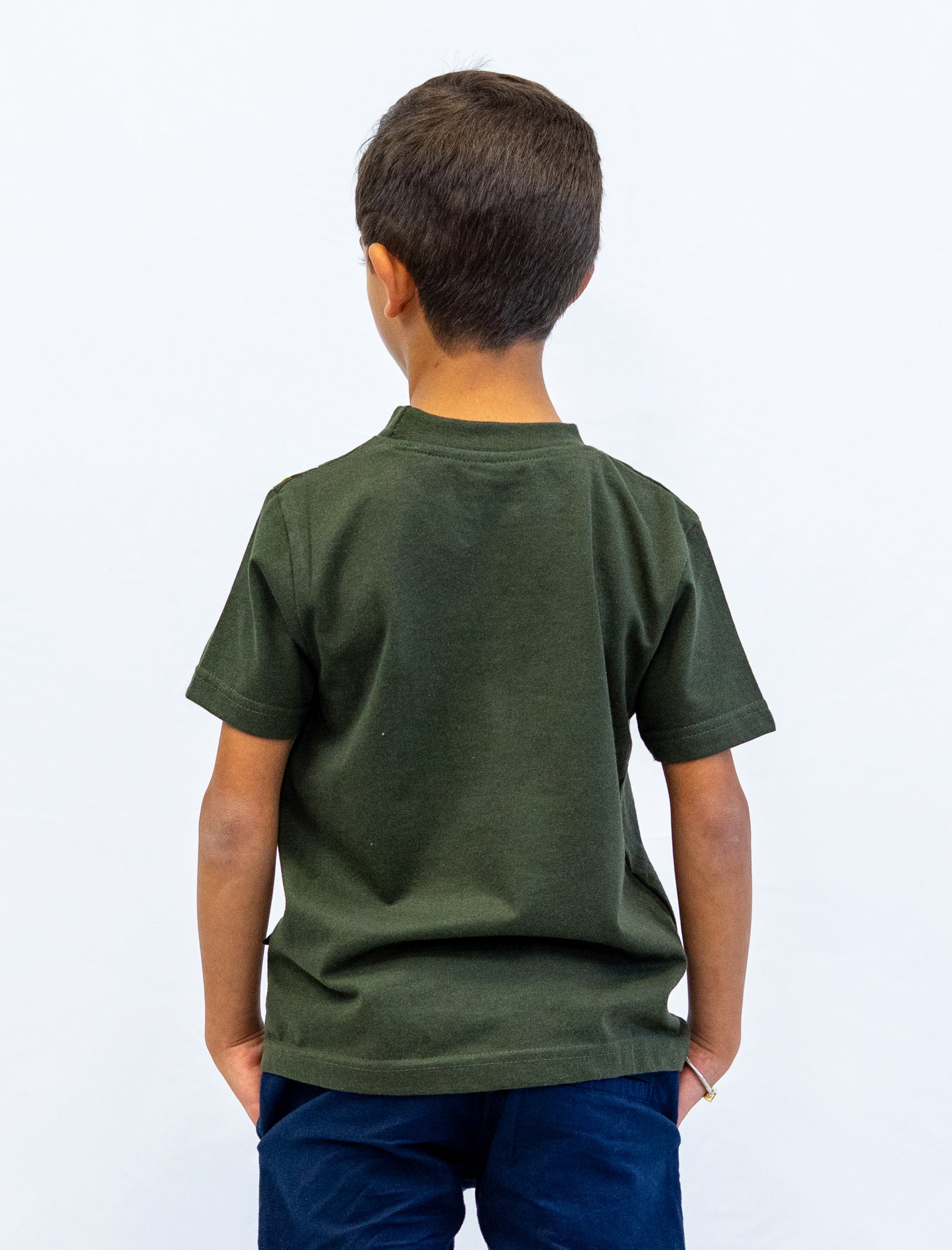 Playera Heart para niño color olivo vista posterior