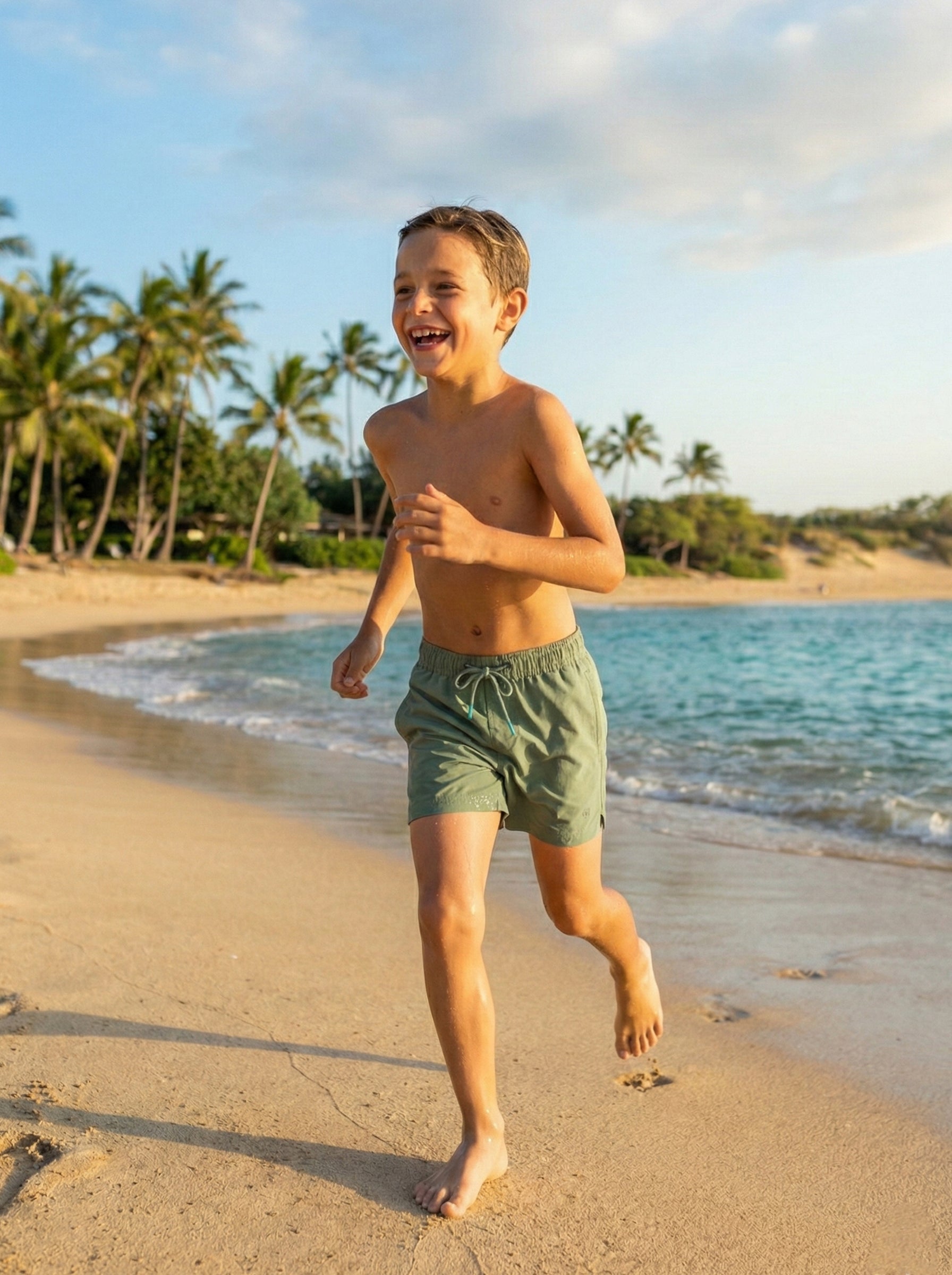 Traje de baño The New Classics para niño verde, en uso, playa o alberca