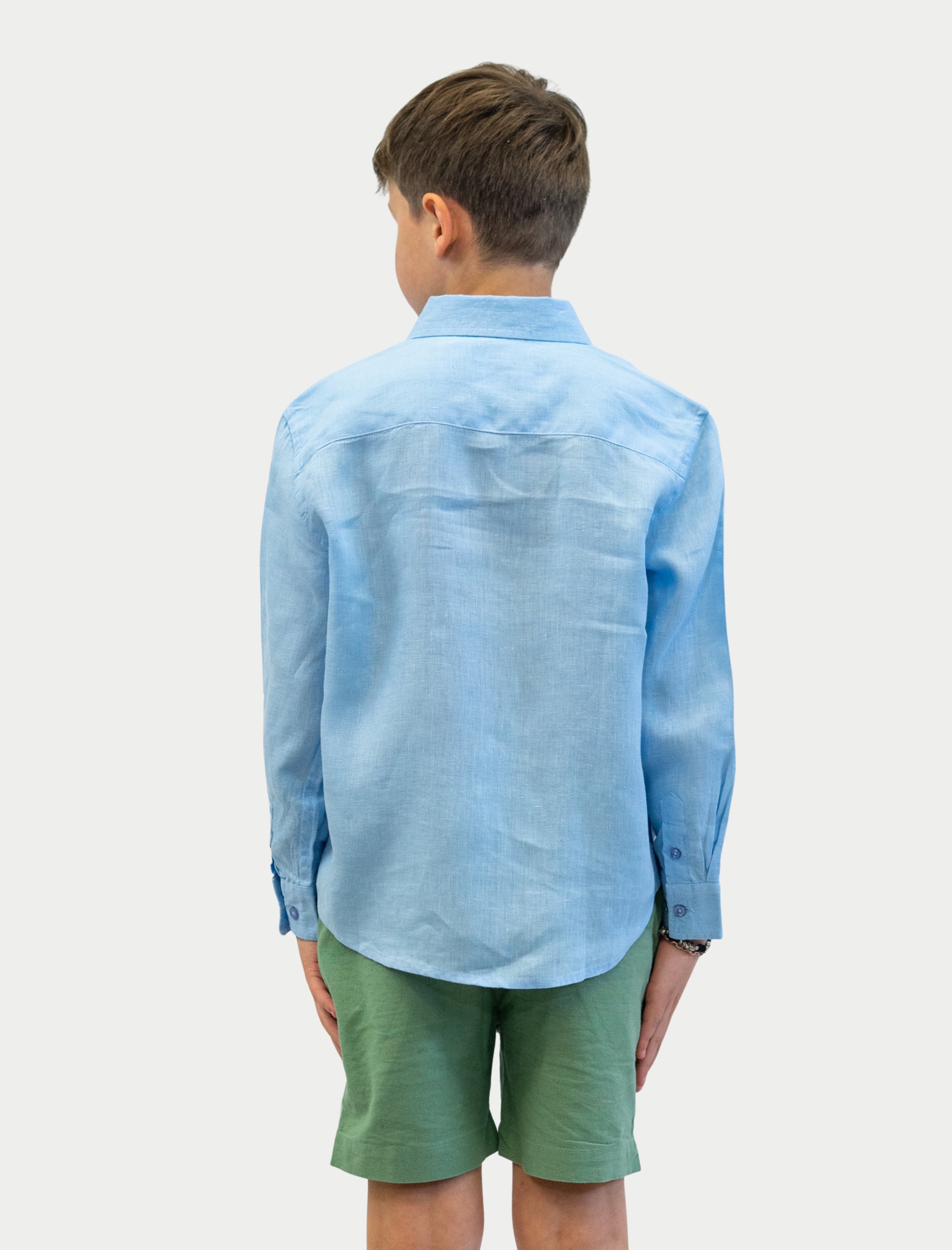 Camisa Soft Linen para niño color azul vista posterior