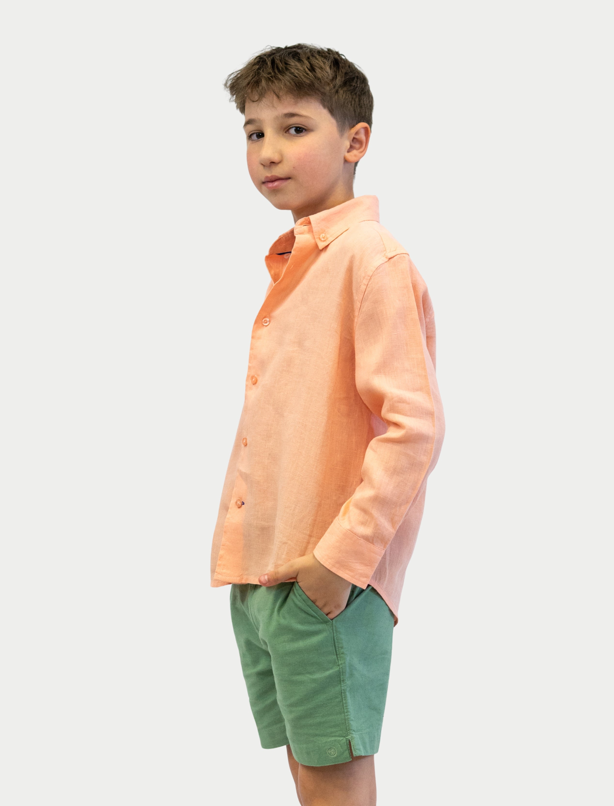 Camisa Soft Linen para niño color salmon vista lateral