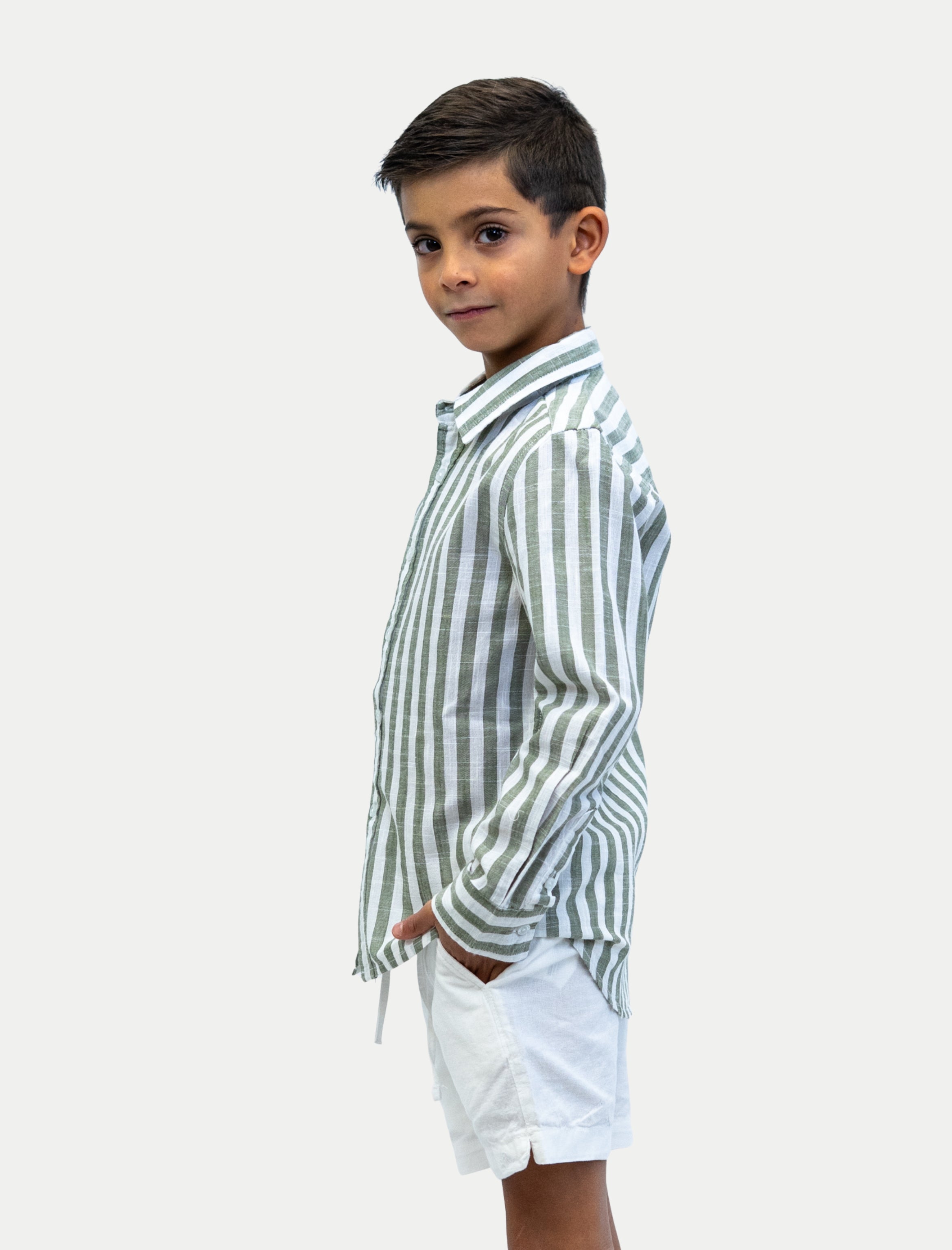 Camisa rayada olivo de niño en algodón slub vista de lado