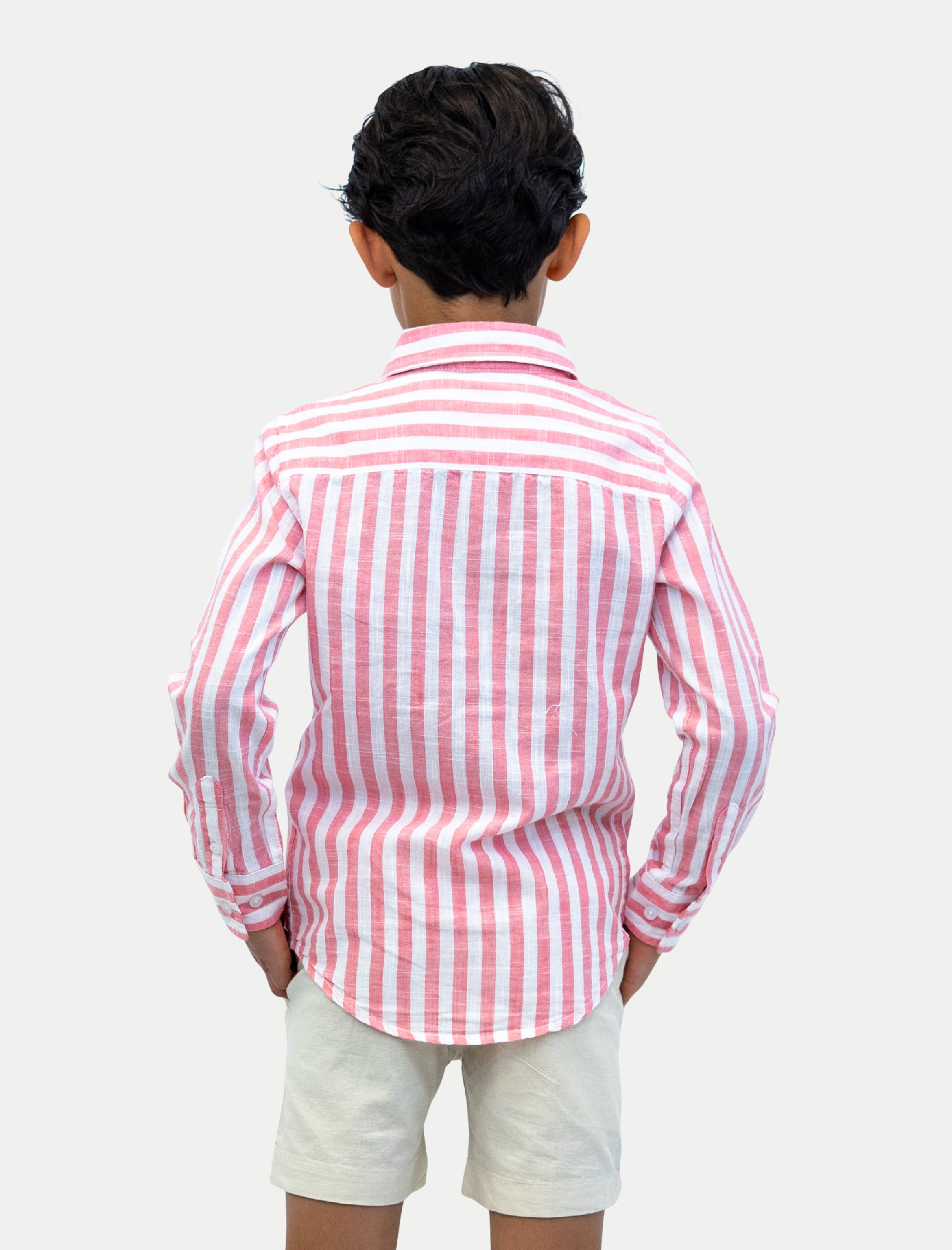 Camisa rayada rosa de niño en algodón slub vista de espalda