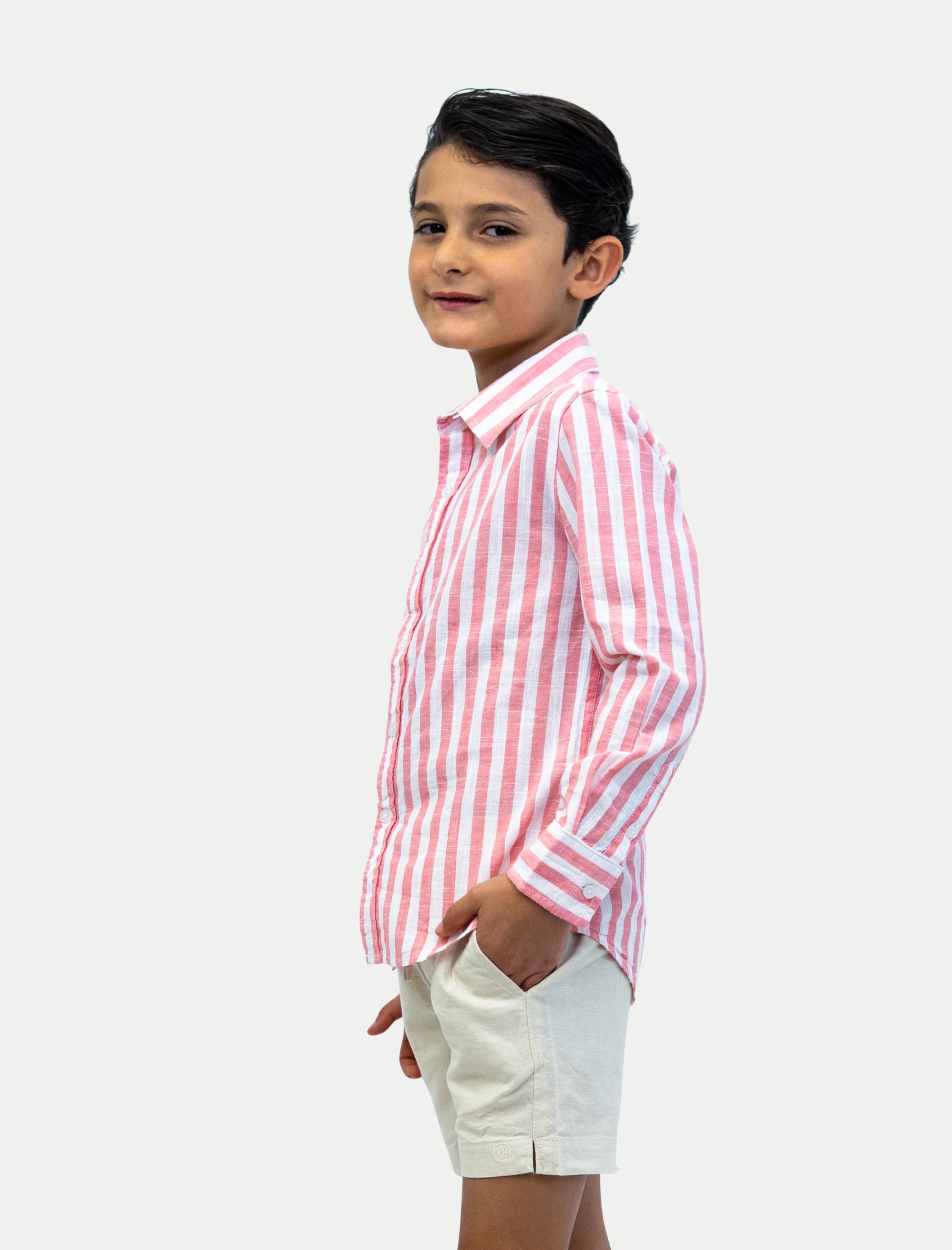 Camisa rayada rosa de niño en algodón slub vista de lado