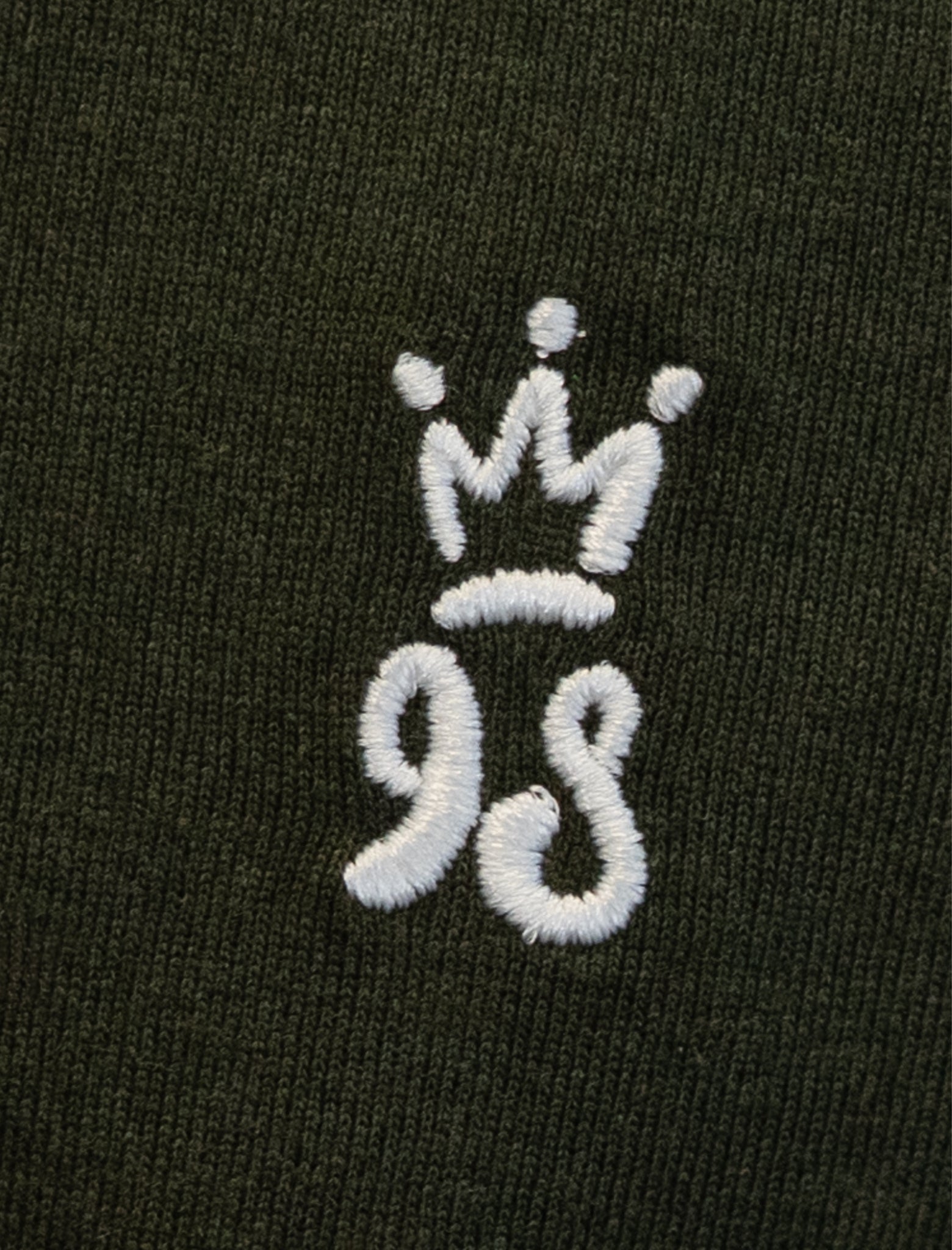 Detalle Diamond Finish Crown 98 color olivo