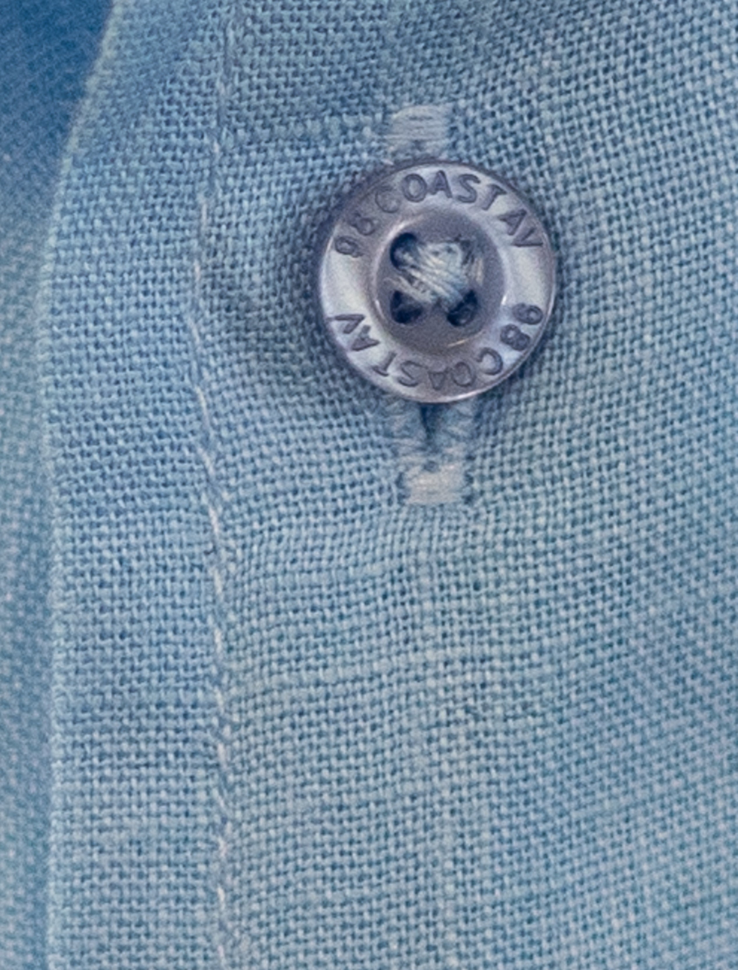 Detalle de camisa Soft Linen niño color azul