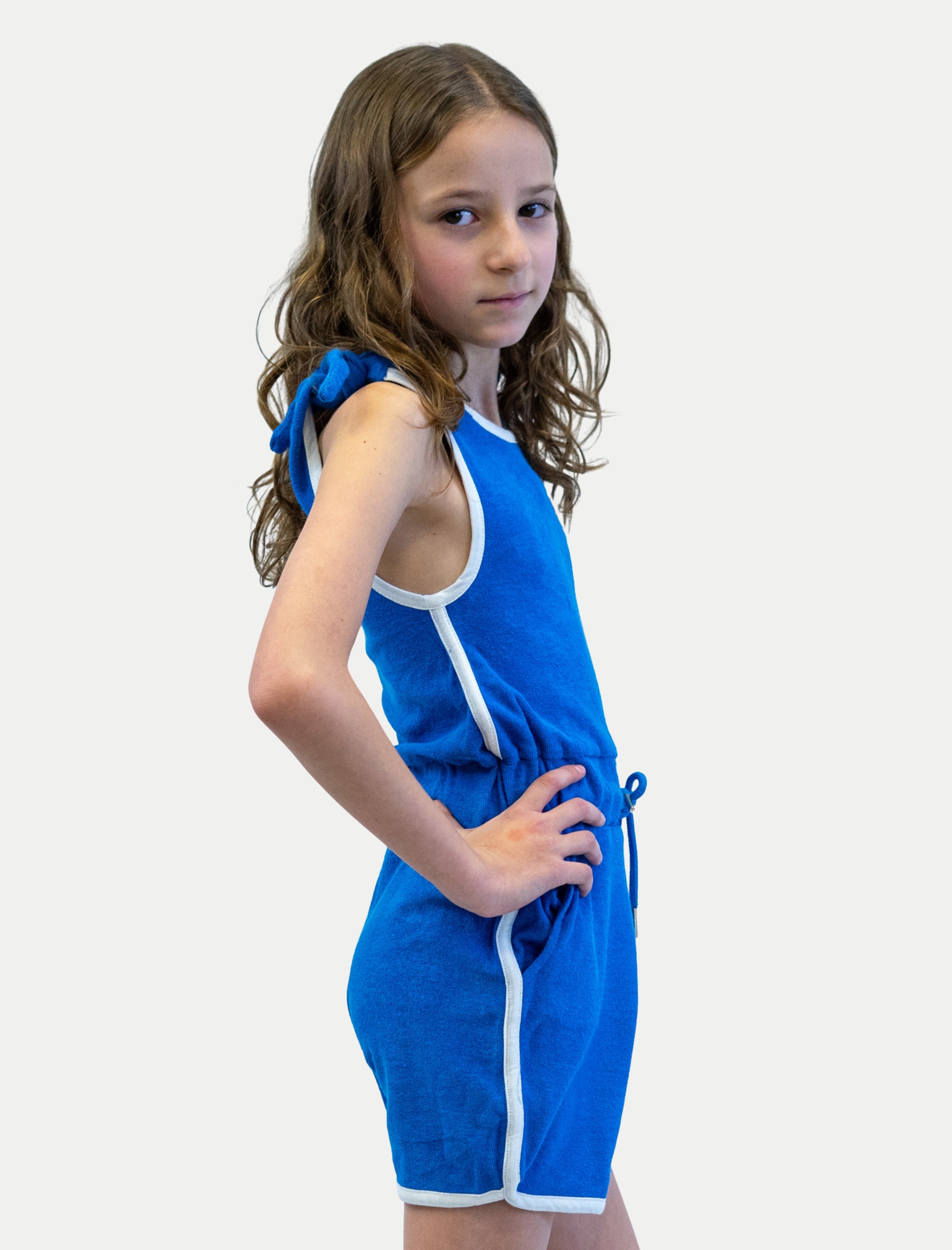 Jumper de toalla para niña azul de lado