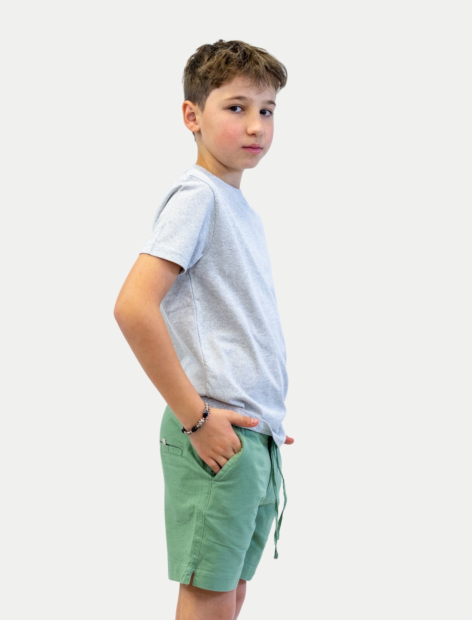 Playera Crown 98 para niño color gris vista lateral