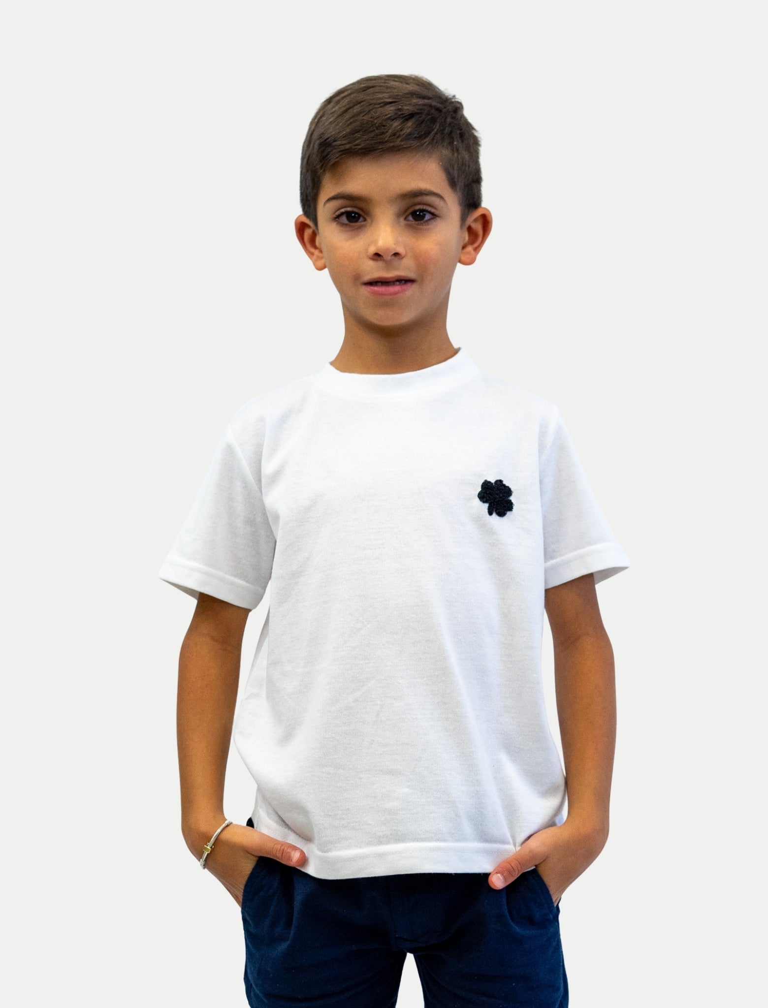 Playera Lucky para niño color blanco vista de frente