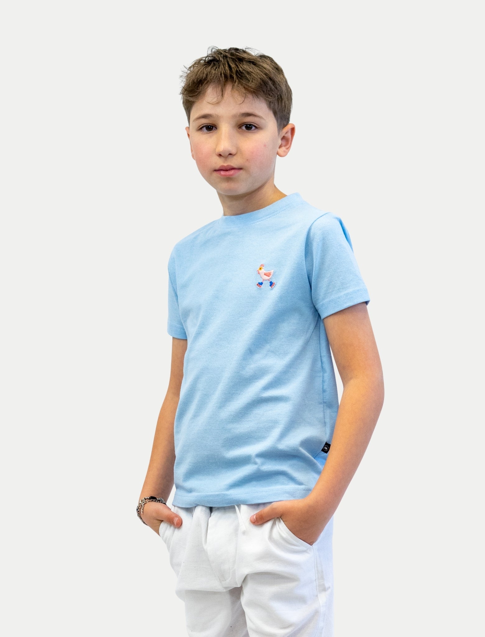Playera Skating Hen para niño color azul vista lateral