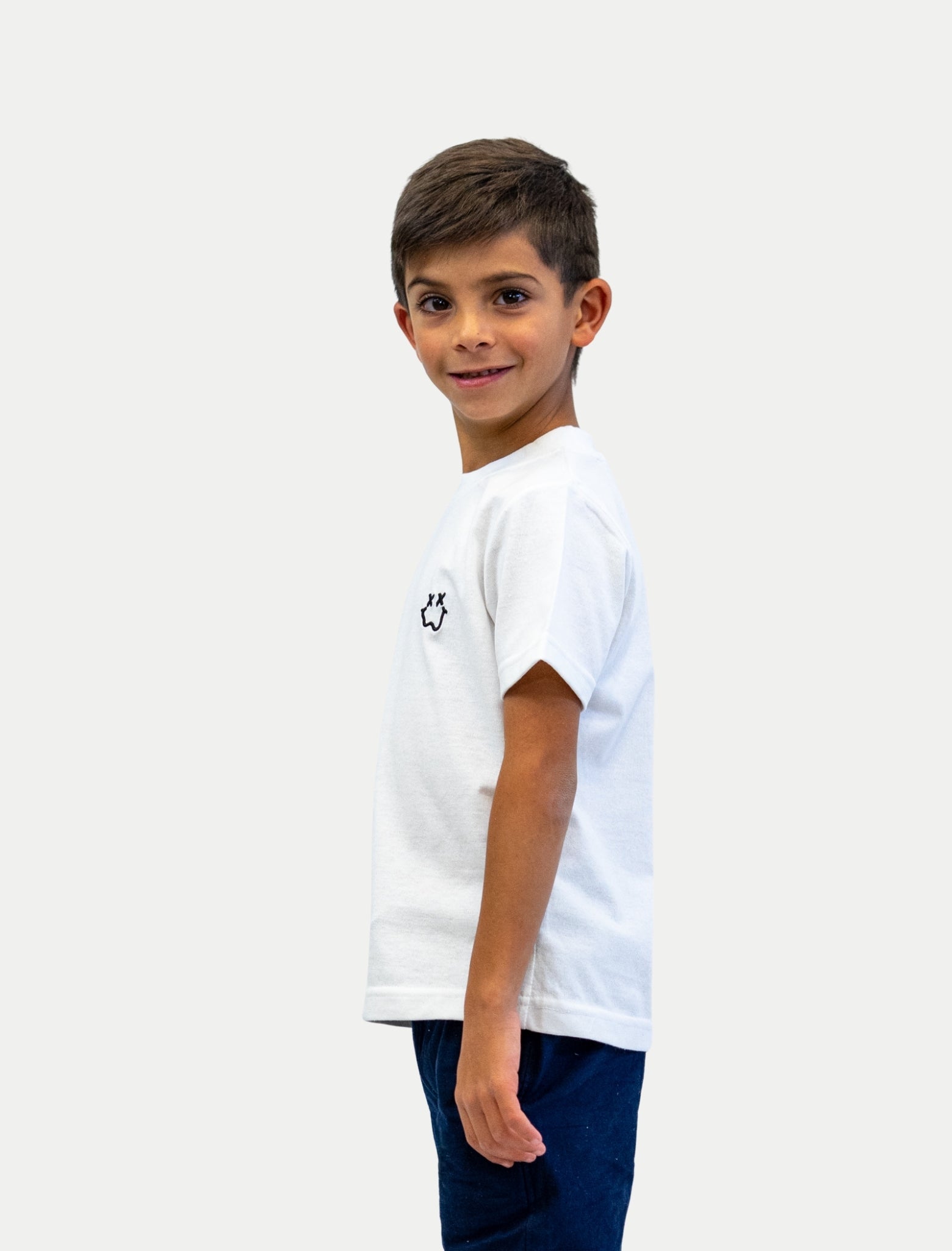 Playera Smile XX para niño color blanco vista lateral