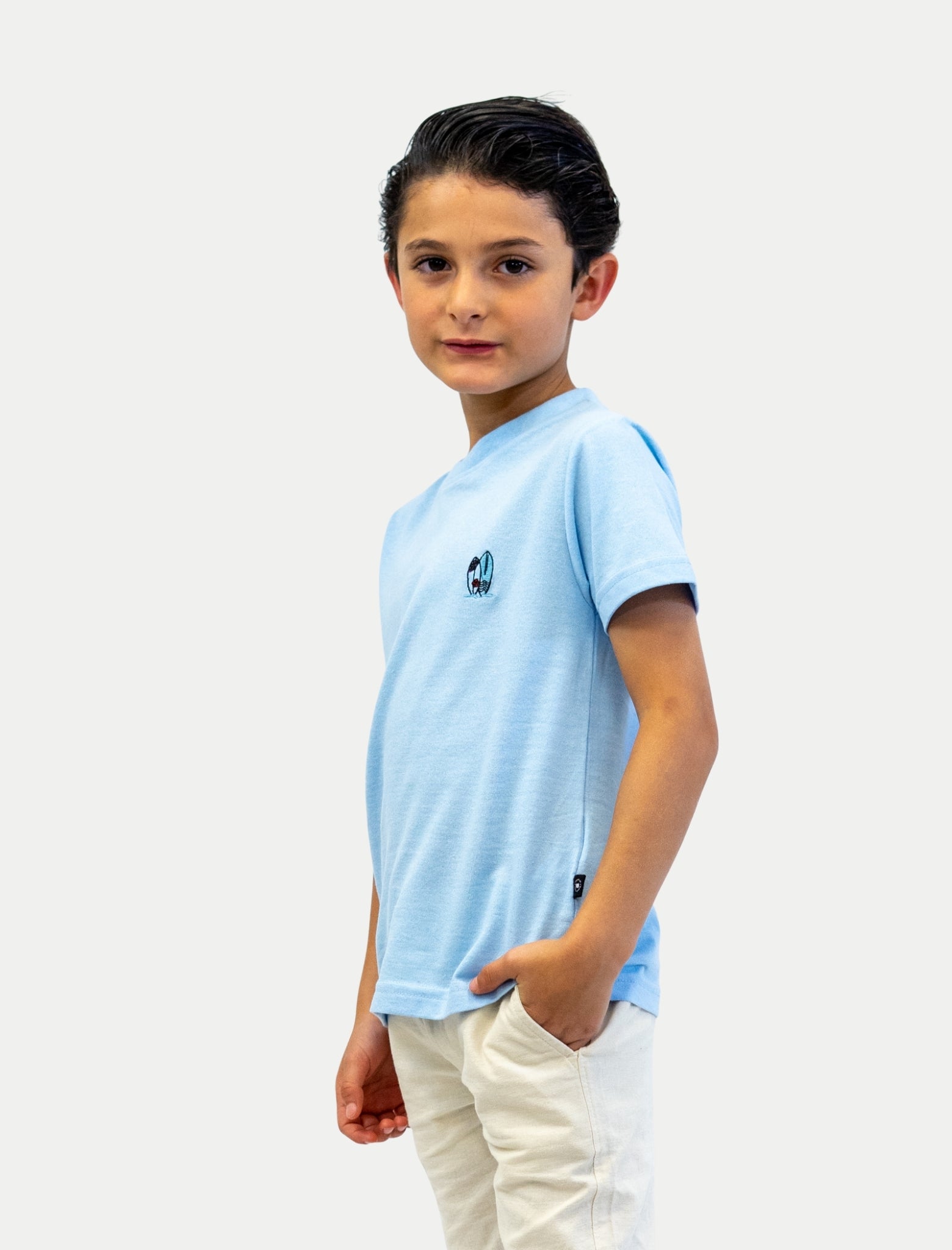 Playera Surf para niño color azul vista lateral