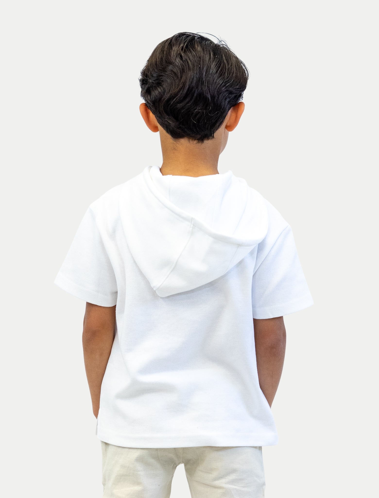 Sudadera blanca de niño vista de espalda