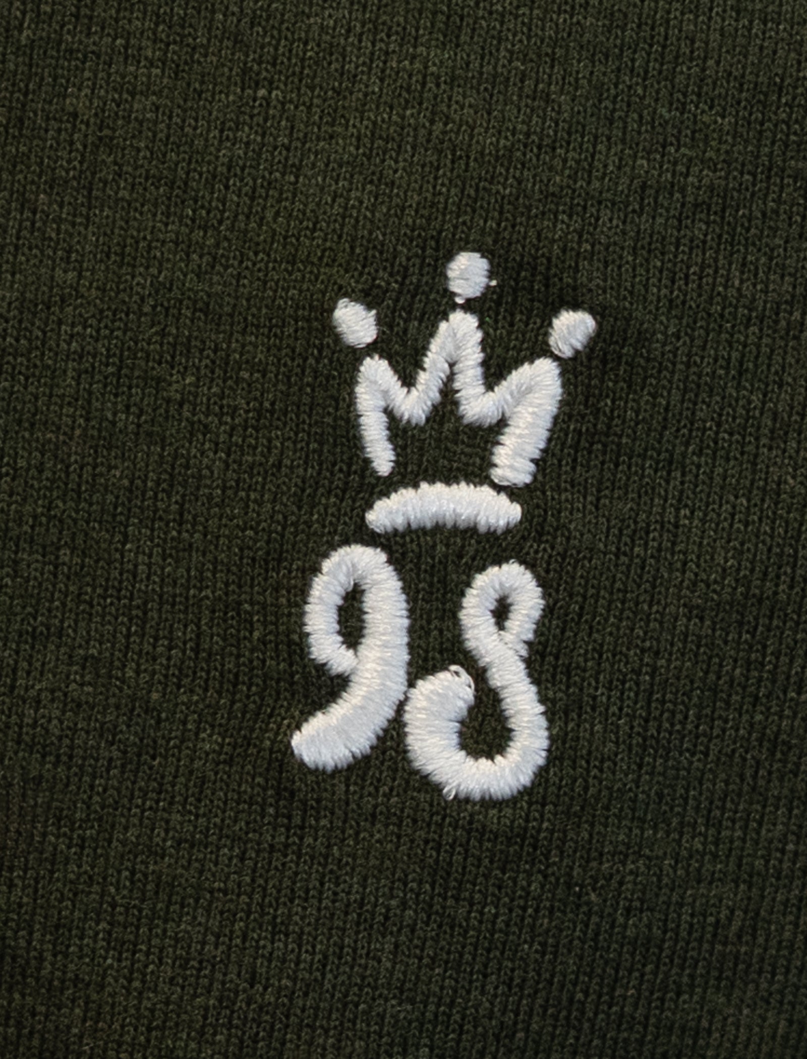 Detalle Diamond Finish Crown 98 color olivo