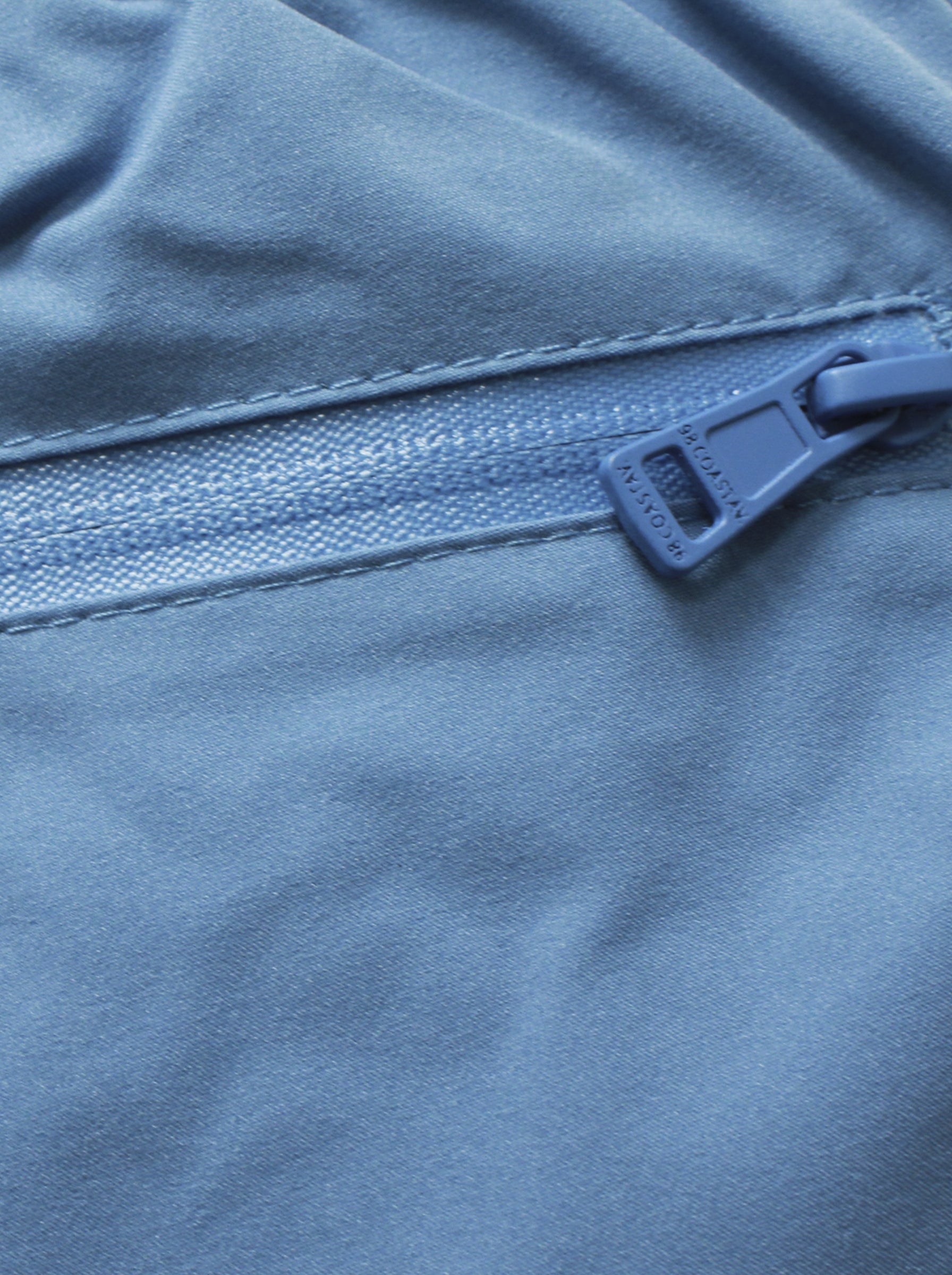 Traje de baño The New Classics para niño azul, bolsa trasera con cierre
