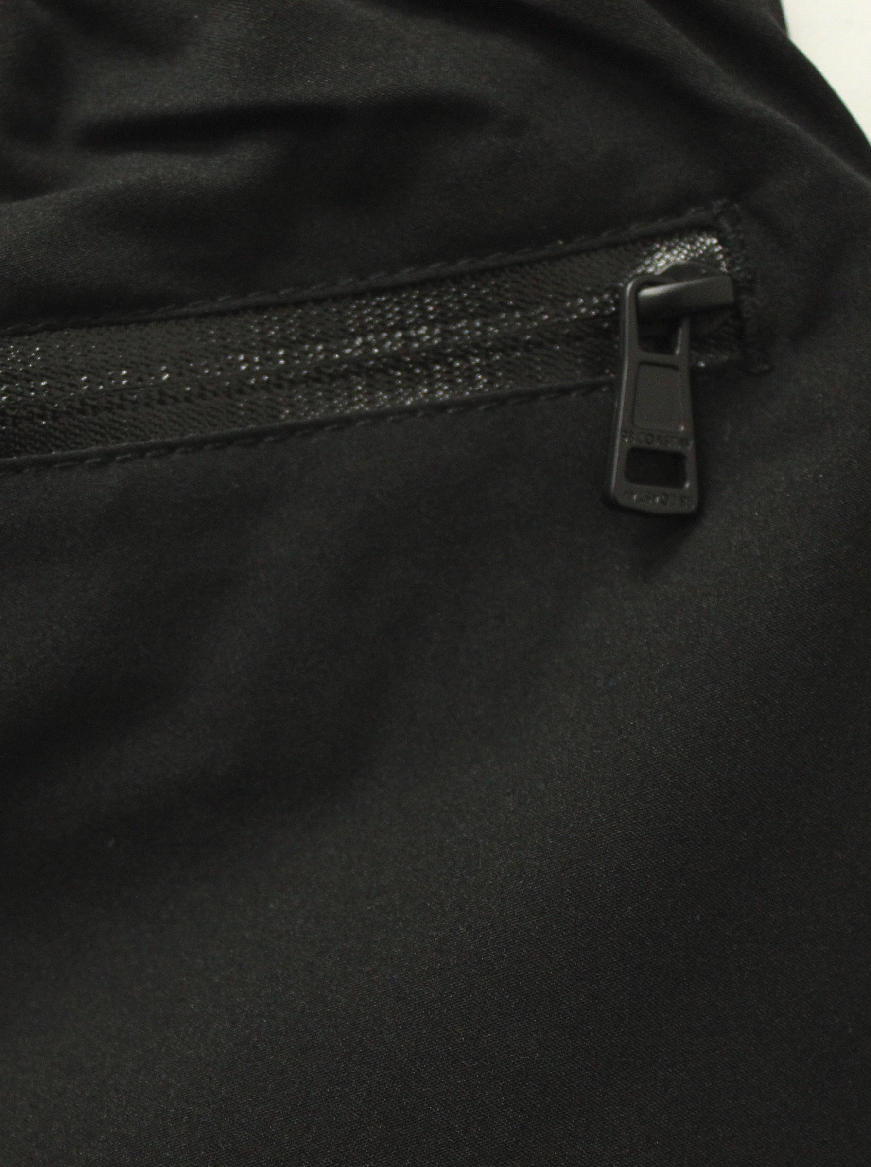 Traje de baño The New Classics para niño negro, bolsa trasera con cierre
