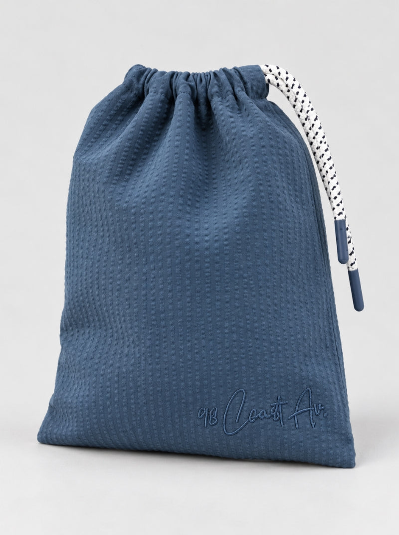 Bolsa azul incluida con traje de baño Seersucker Capri para hombre - 98 Coast Av